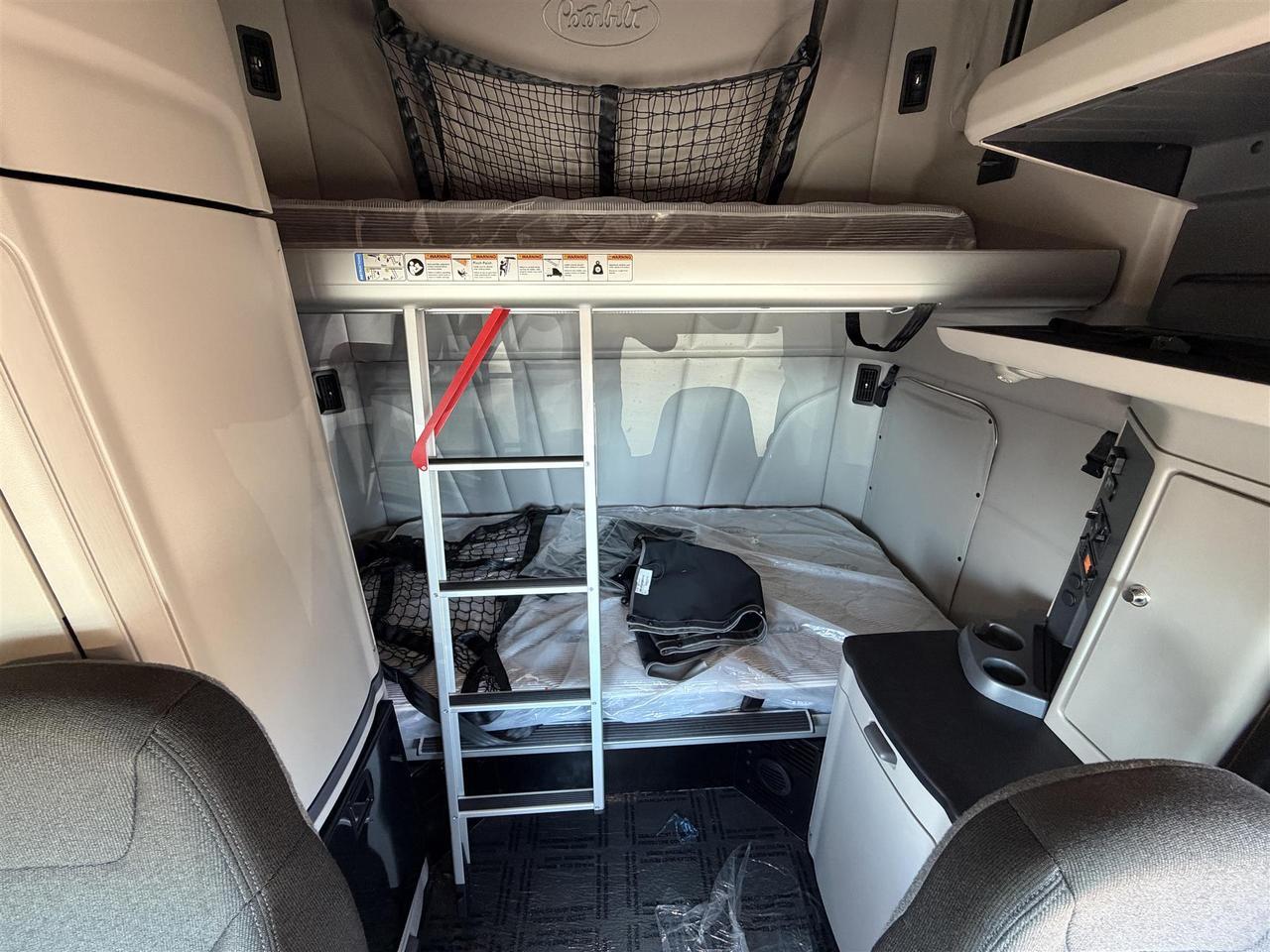 2027 Peterbilt 579 80" Double Bunk Ultraloft Eau Claire WI