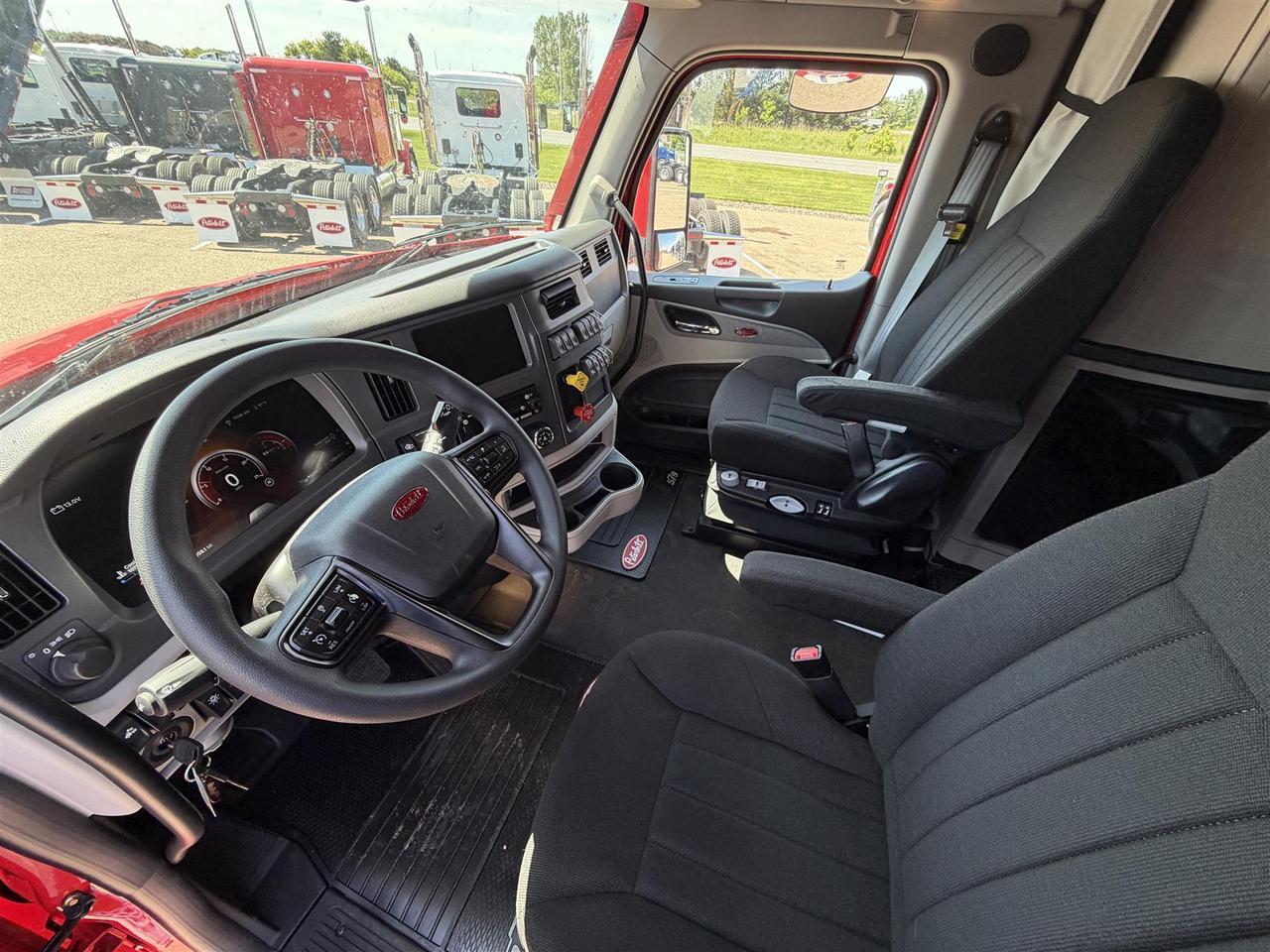 2027 Peterbilt 579 80" Double Bunk Ultraloft Eau Claire WI
