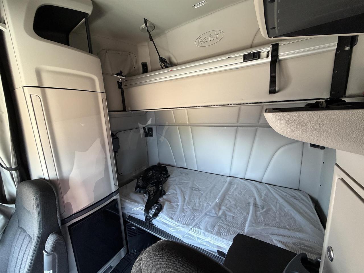 2027 Peterbilt 579 80" Double Bunk Ultraloft Eau Claire WI