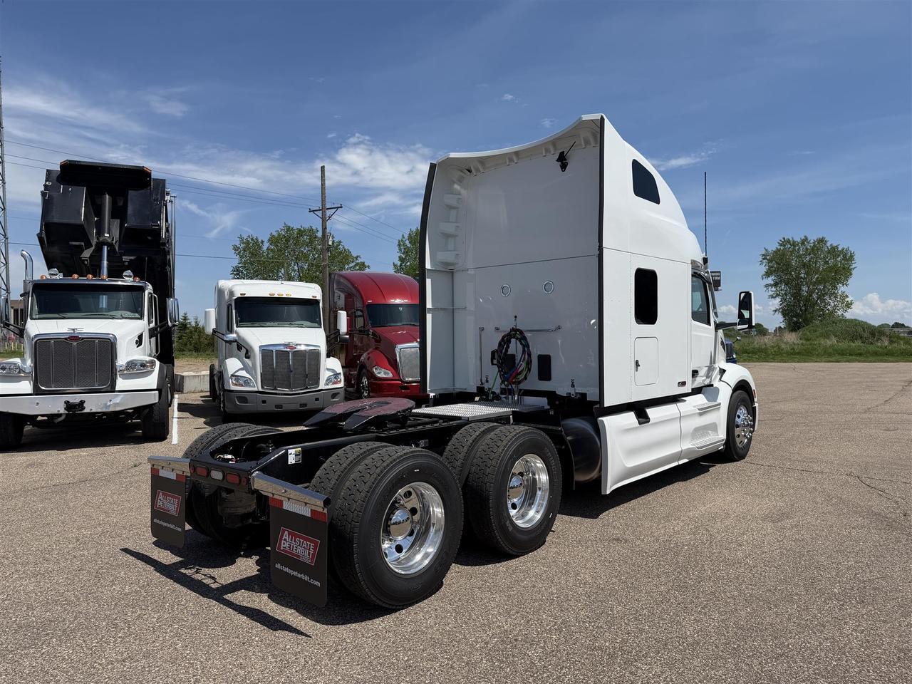 2027 Peterbilt 579 80" Double Bunk Ultraloft Eau Claire WI