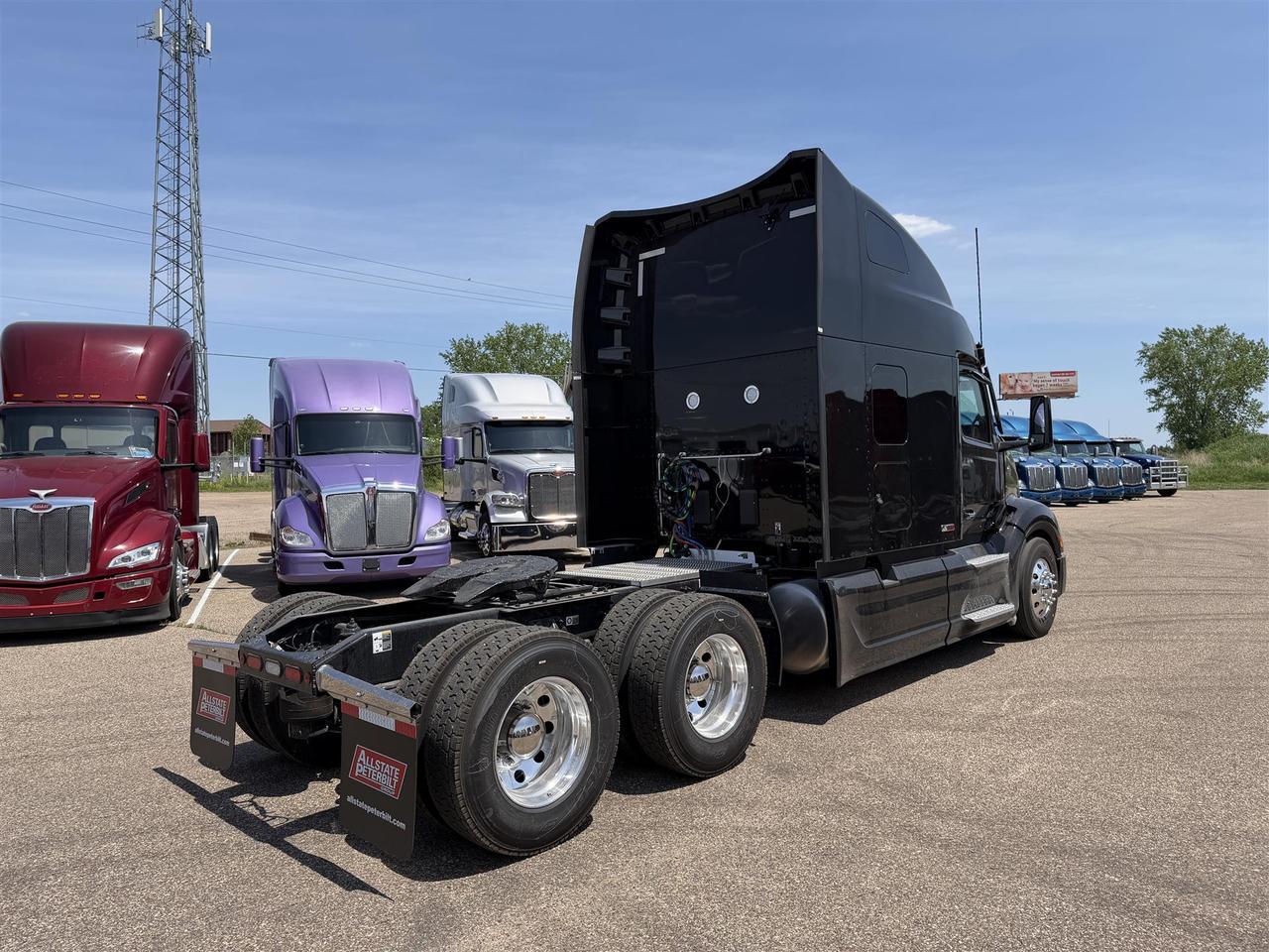 2027 Peterbilt 579 80" Double Bunk Ultraloft Eau Claire WI