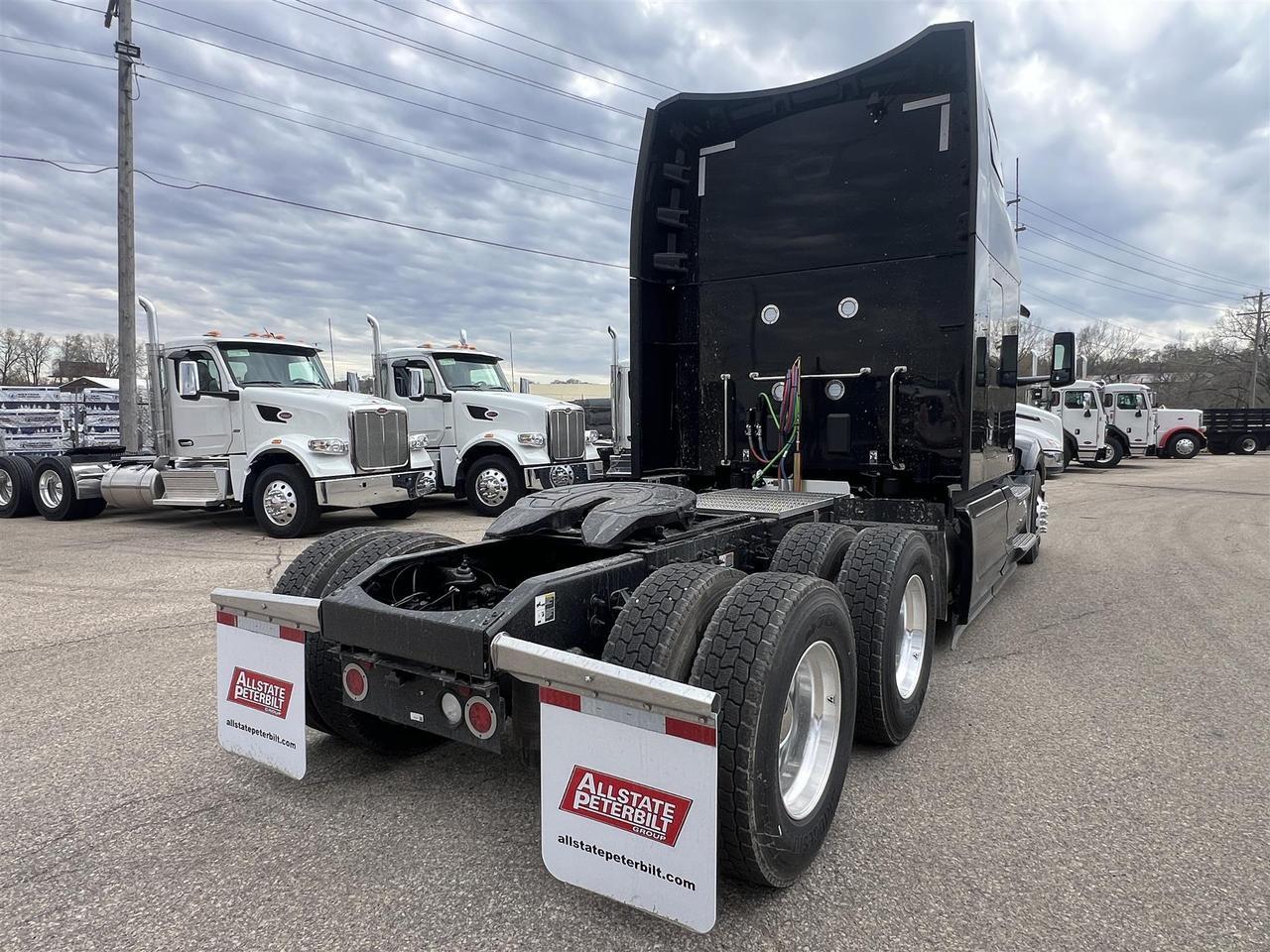 2027 Peterbilt 579 80" Double Bunk Ultraloft Eau Claire WI