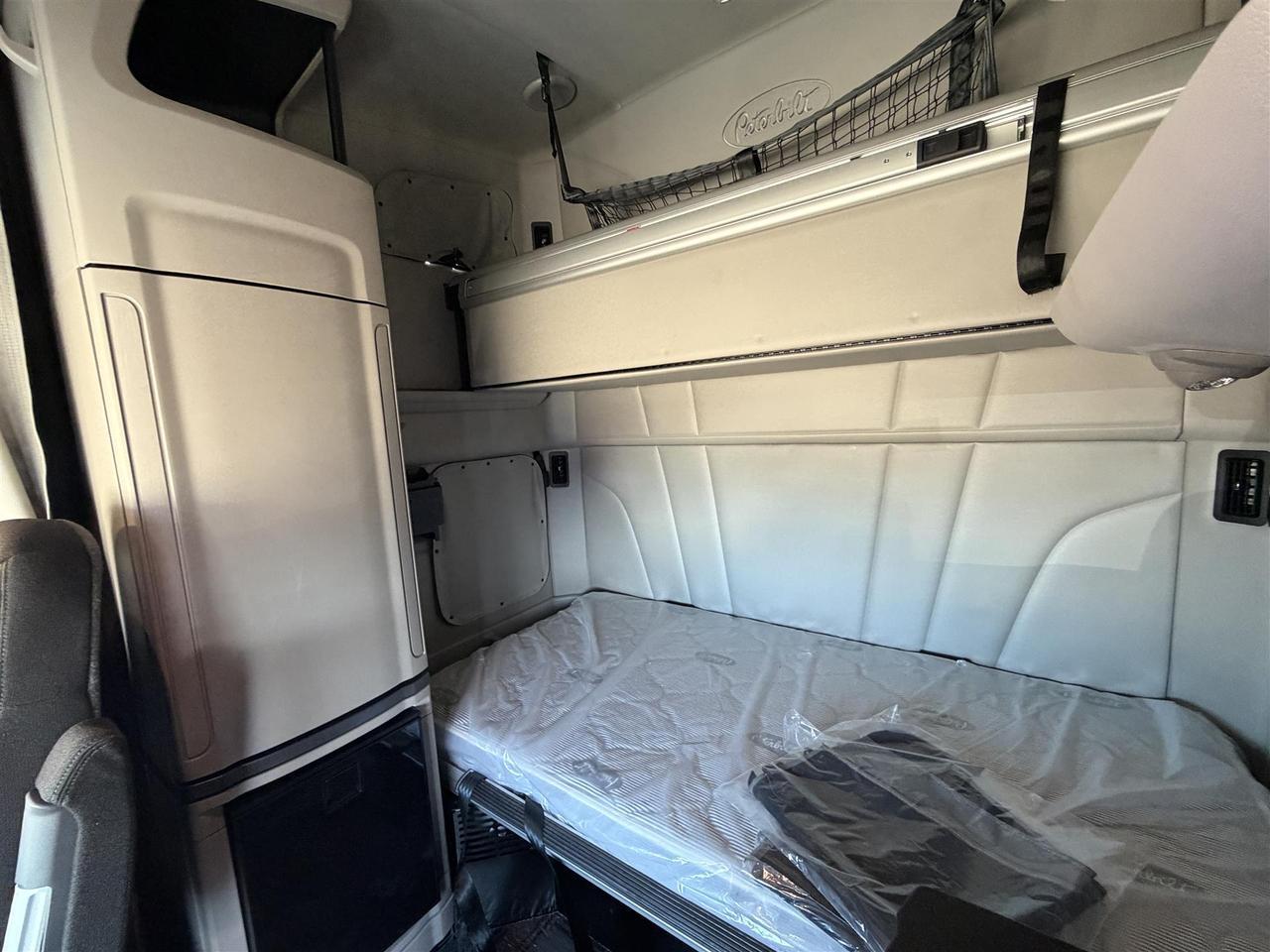 2027 Peterbilt 579 80" Double Bunk Ultraloft Eau Claire WI
