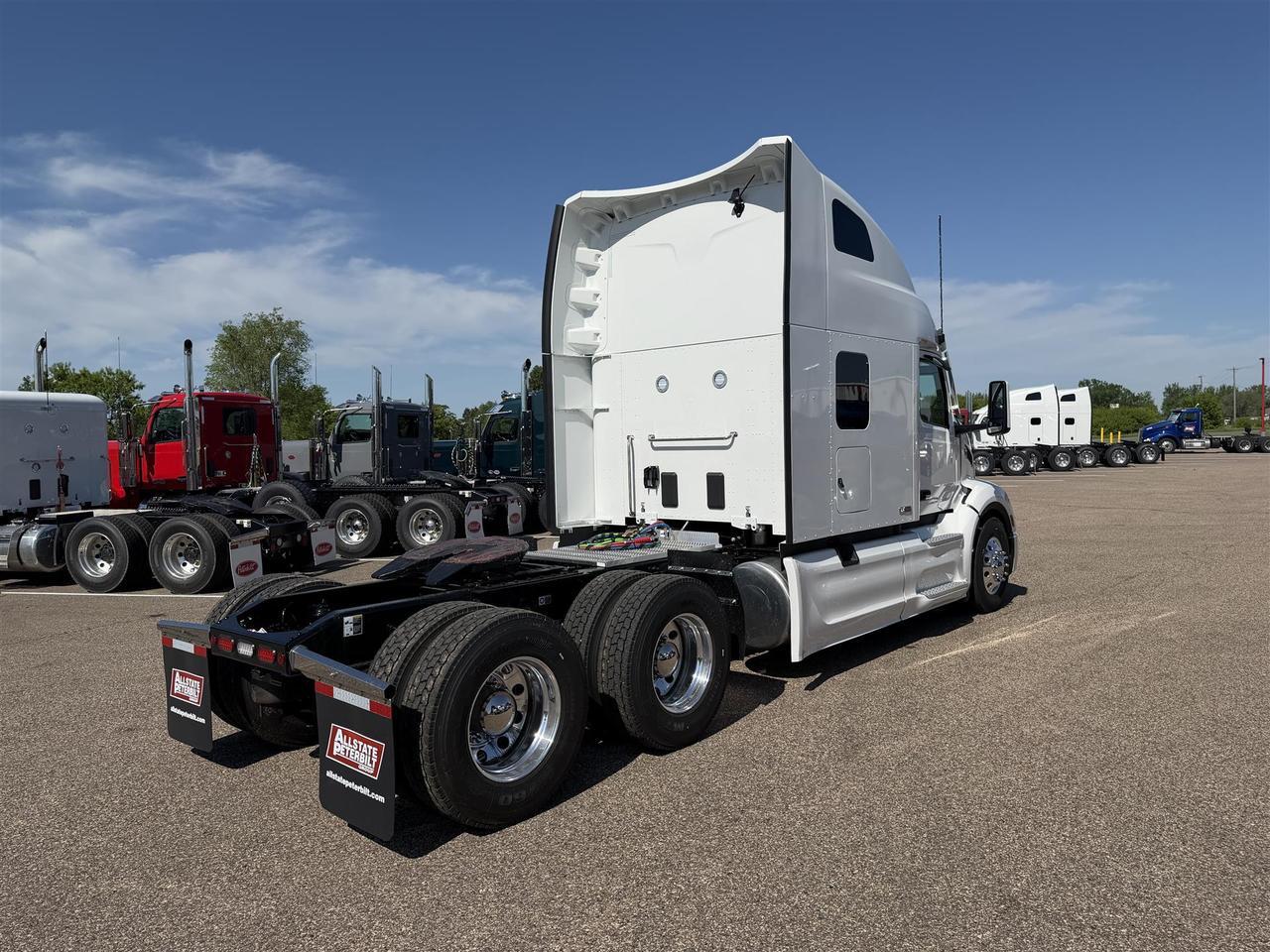 2027 Peterbilt 579 80" Double Bunk Ultraloft Eau Claire WI