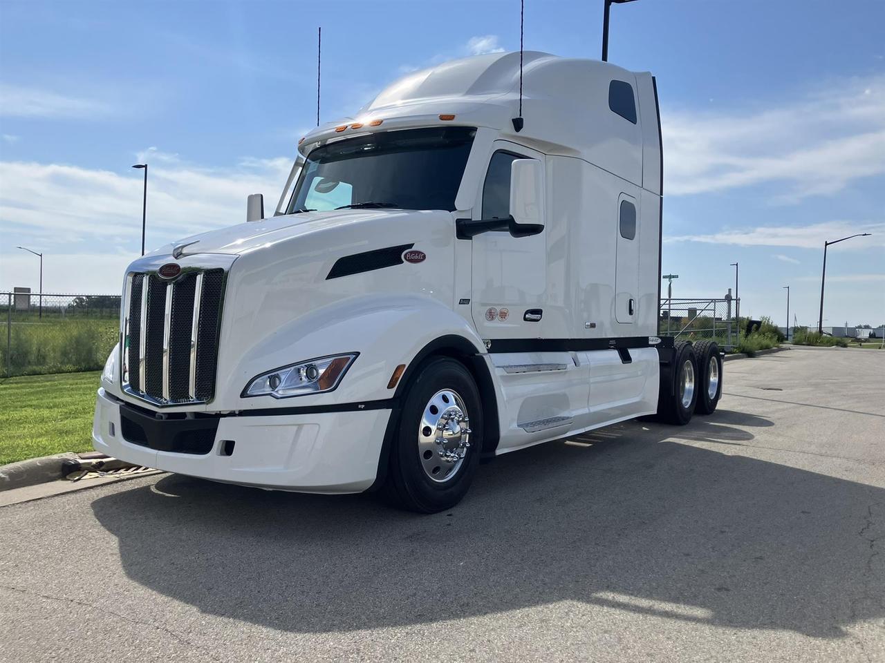 2027 Peterbilt 579 Sleeper