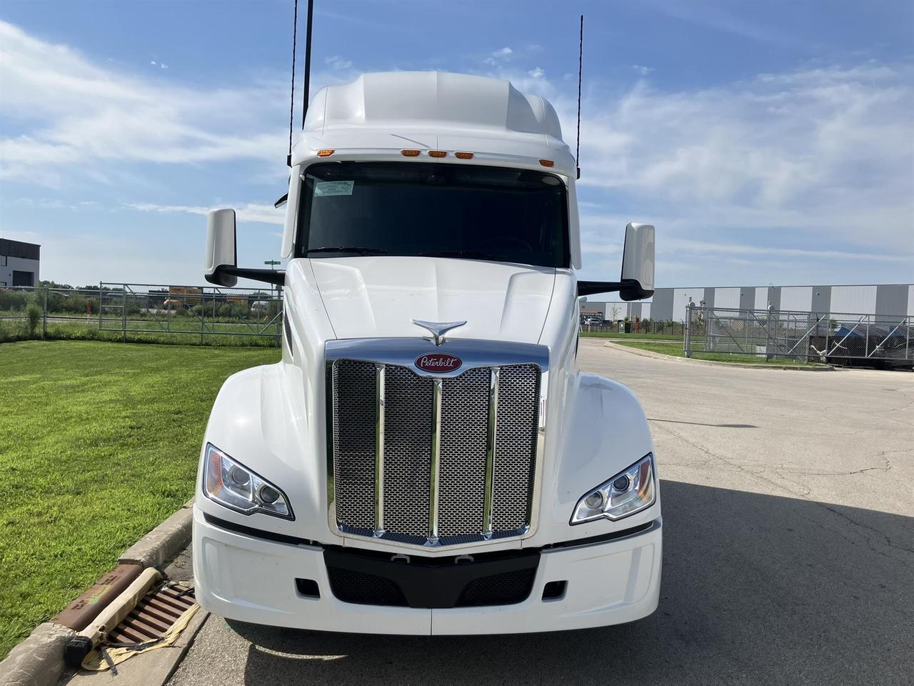 2027 Peterbilt 579 Sleeper