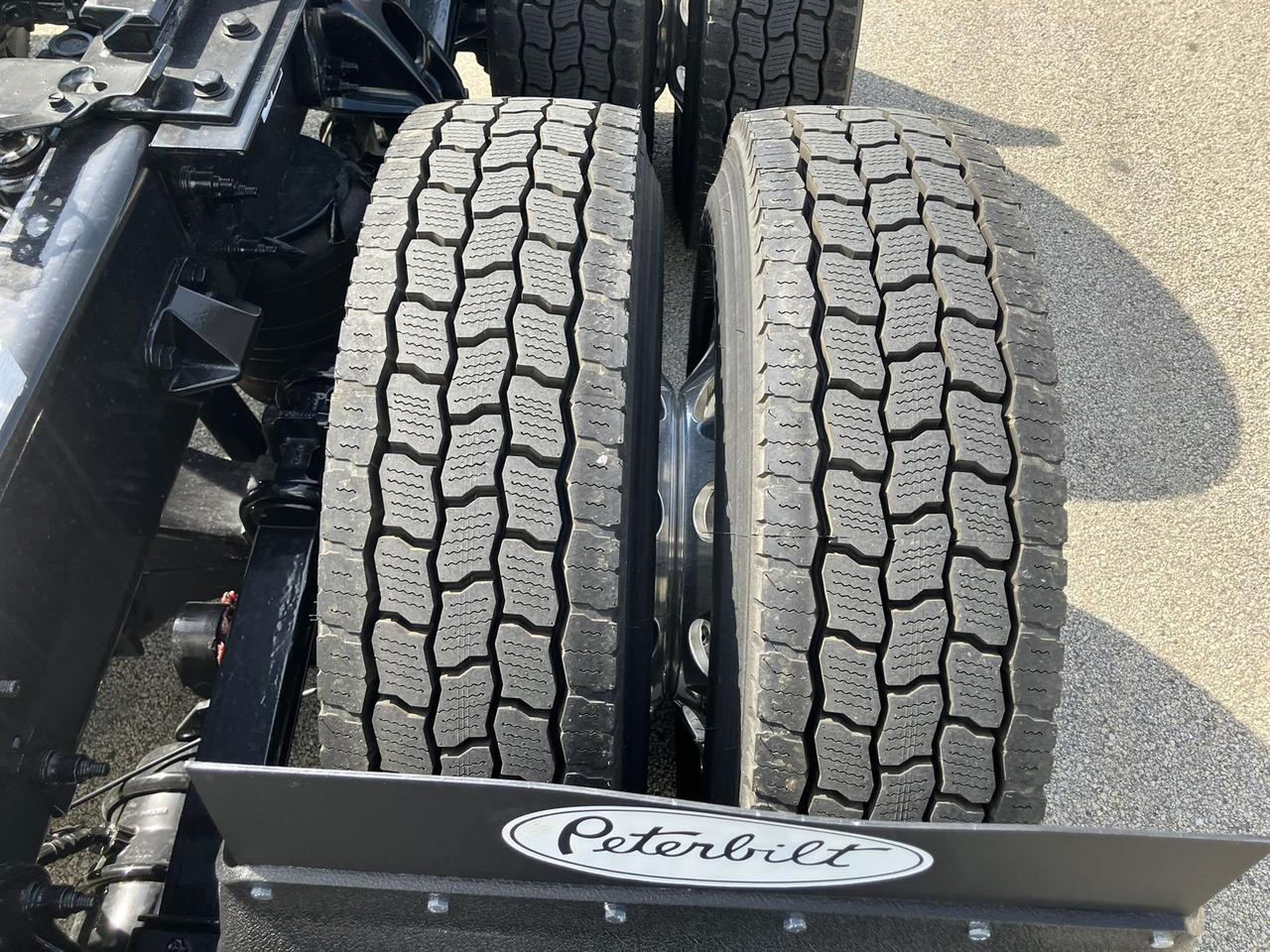 2027 Peterbilt 579 80" Double Bunk Ultraloft Rochester MN