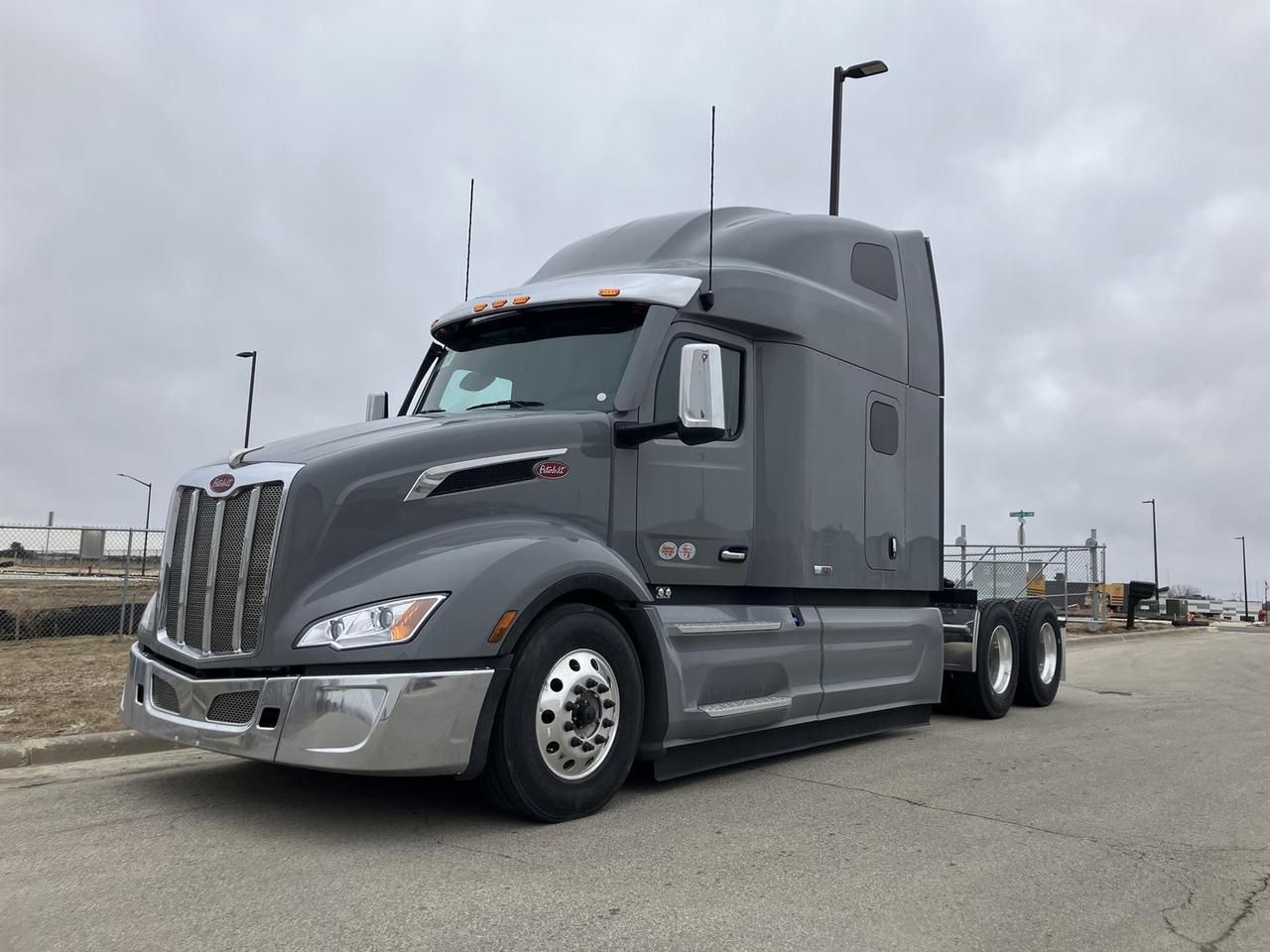 2027 Peterbilt 579 Sleeper