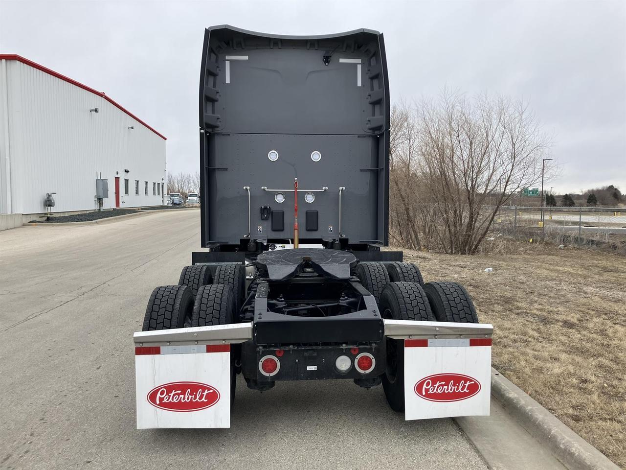 2027 Peterbilt 579