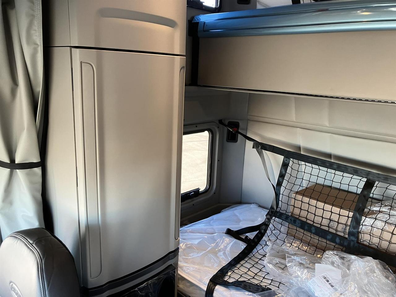 2027 Peterbilt 579 80" Double Bunk Ultraloft Rochester MN