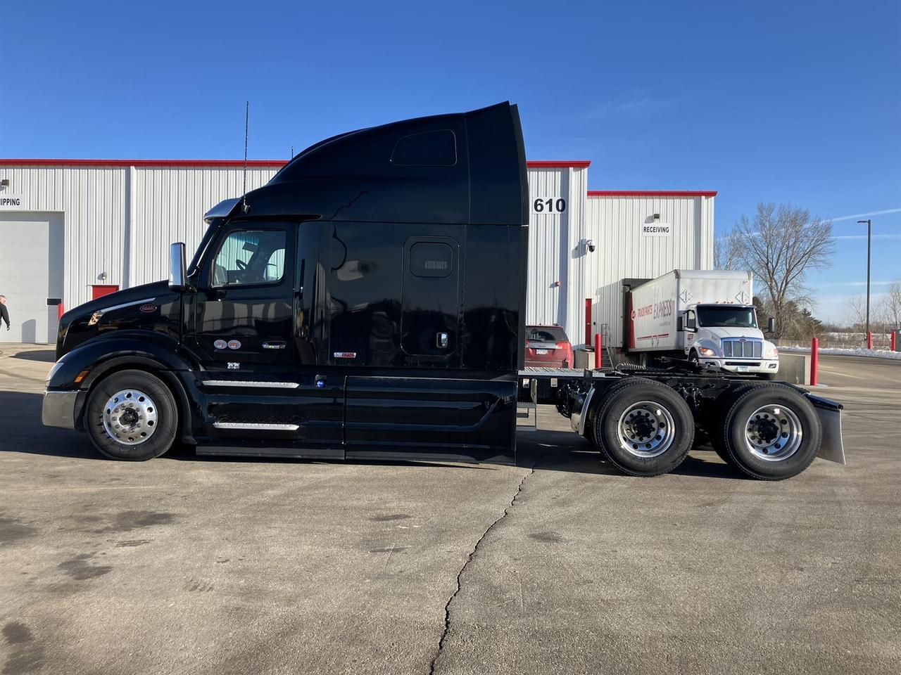 2027 Peterbilt 579 80" Double Bunk Ultraloft Rochester MN