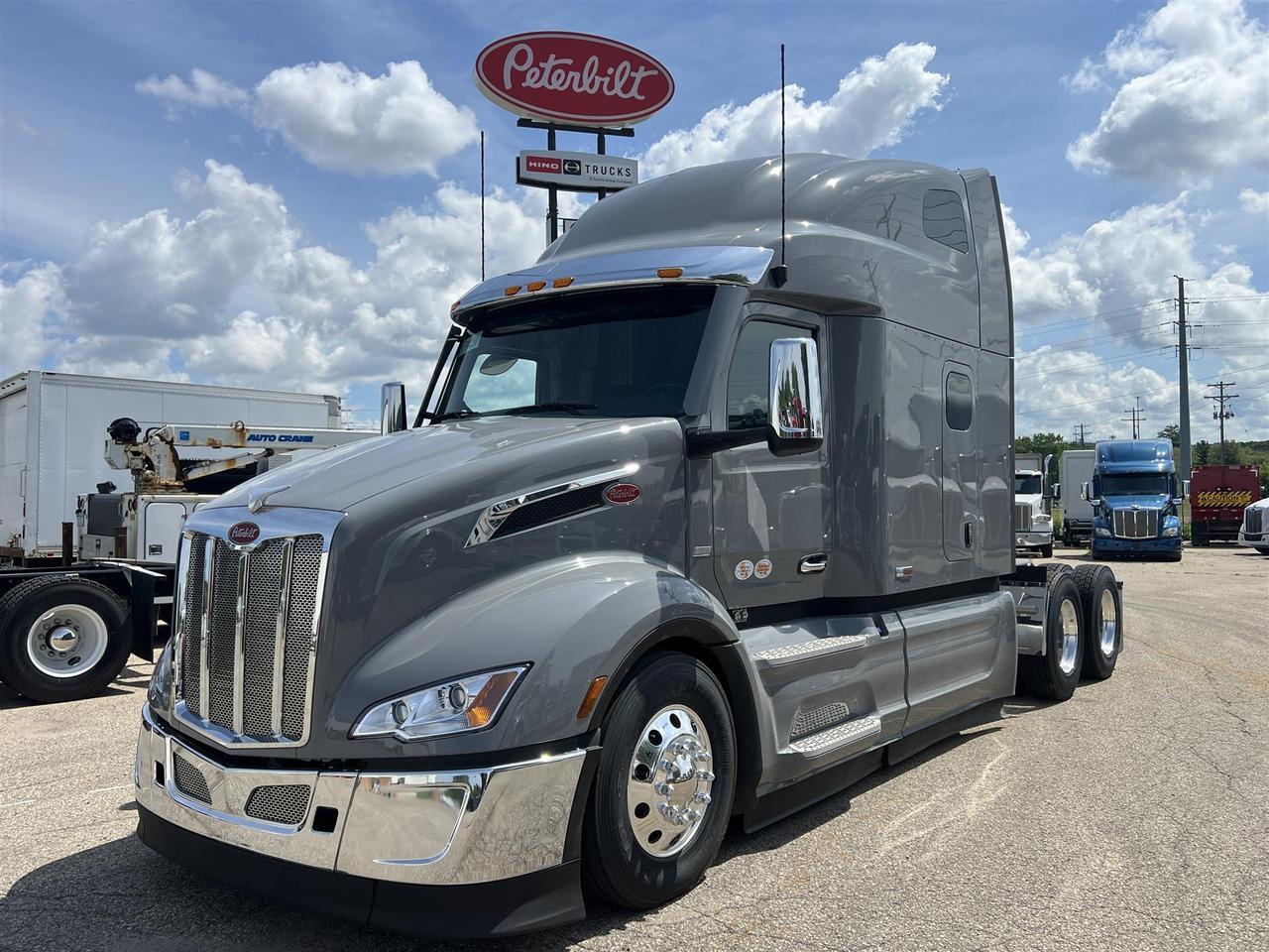 2027 Peterbilt 579 Sleeper