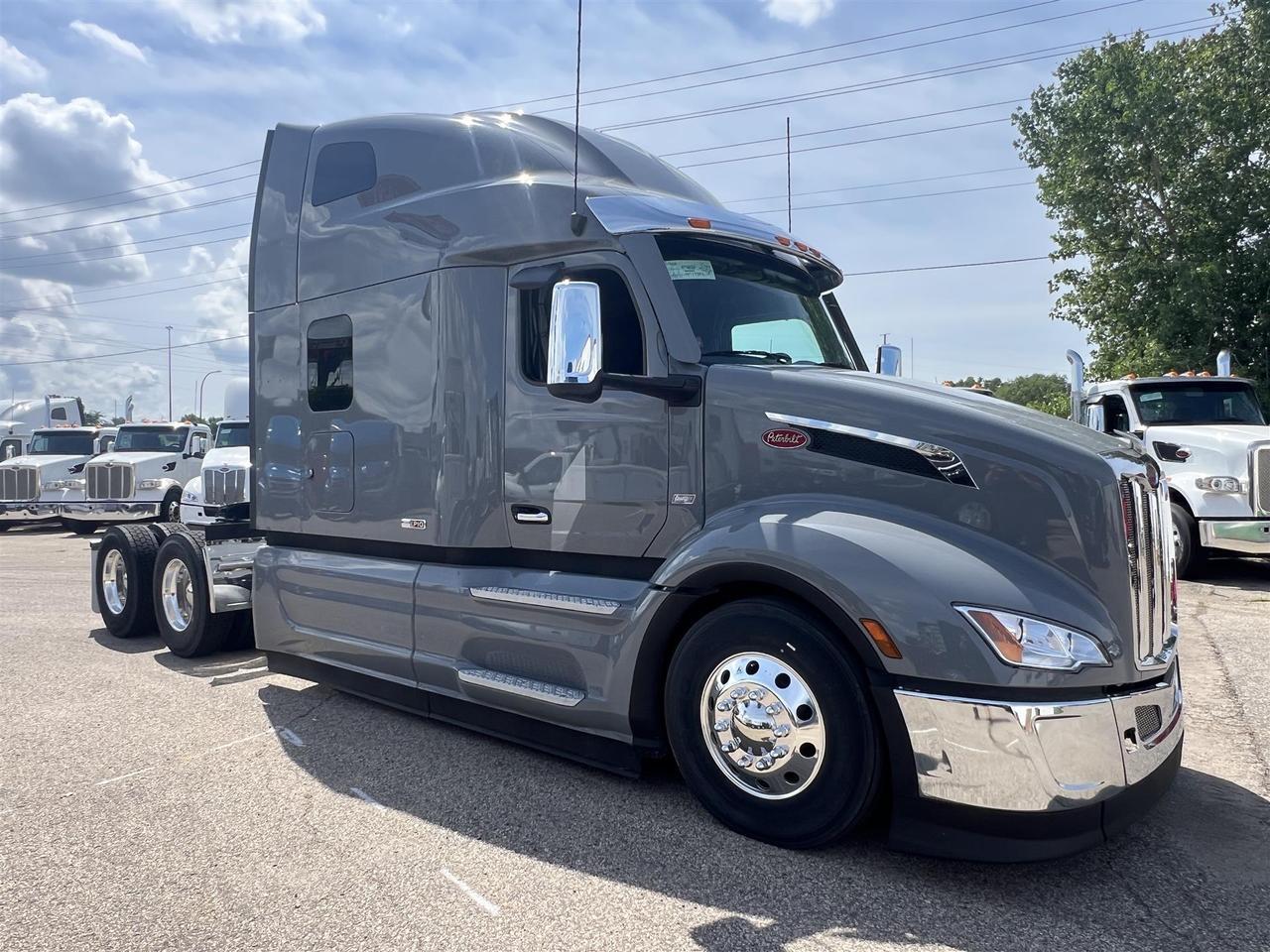2027 Peterbilt 579 Sleeper