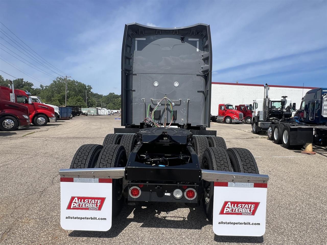 2027 Peterbilt 579 80" Double Bunk Ultraloft Rochester MN