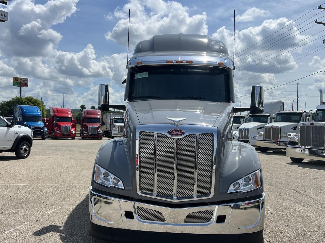 2027 Peterbilt 579 Sleeper