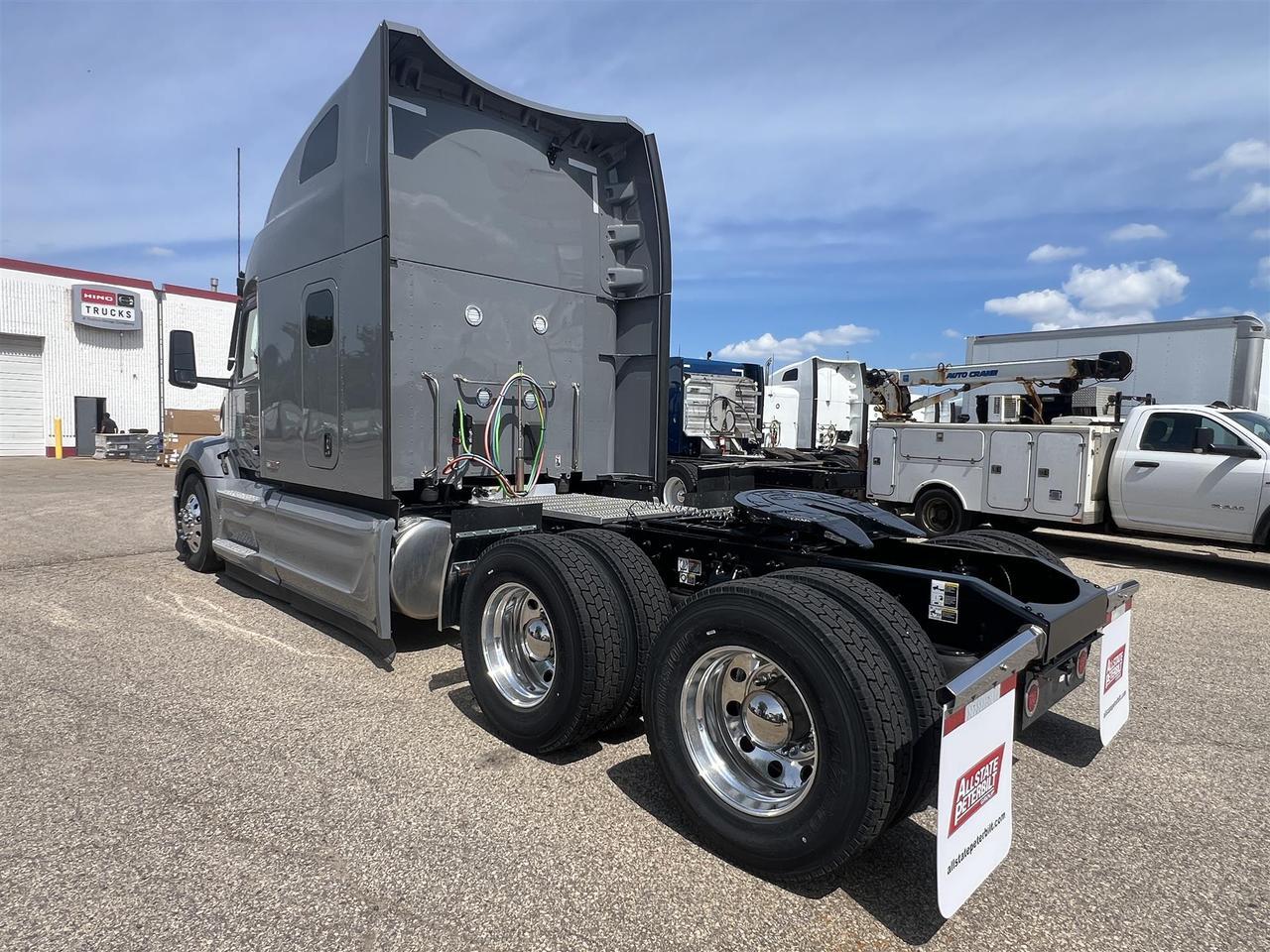 2027 Peterbilt 579 80" Double Bunk Ultraloft Rochester MN