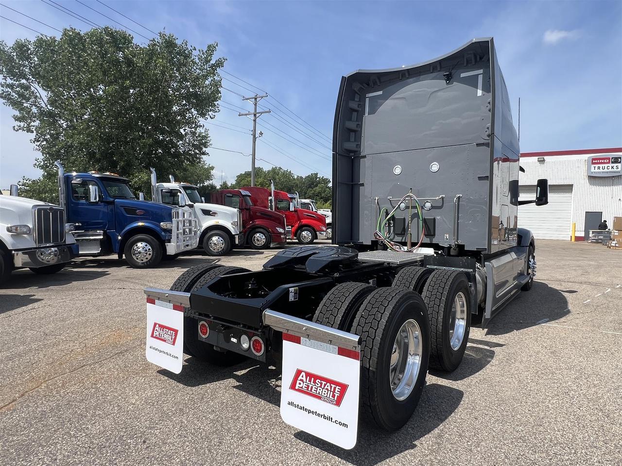 2027 Peterbilt 579 80" Double Bunk Ultraloft Rochester MN