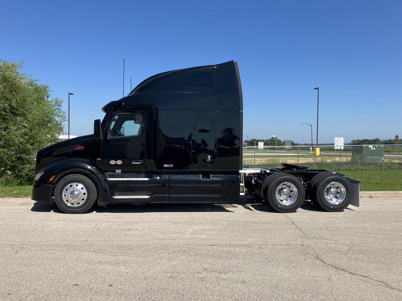 2027 Peterbilt 579 Sleeper