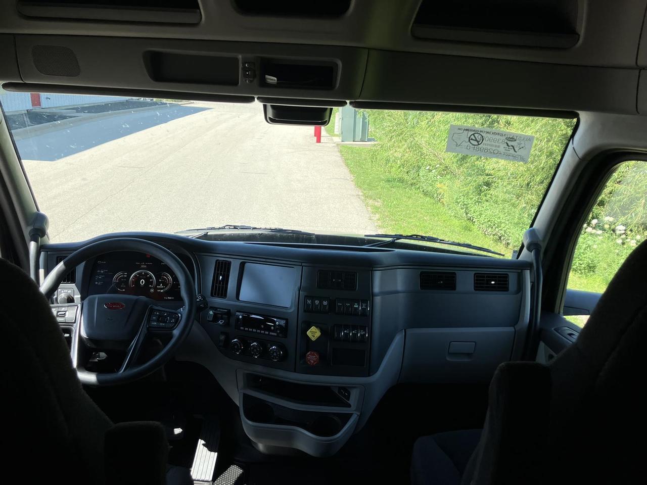 2027 Peterbilt 579 80" Double Bunk Ultraloft Rochester MN