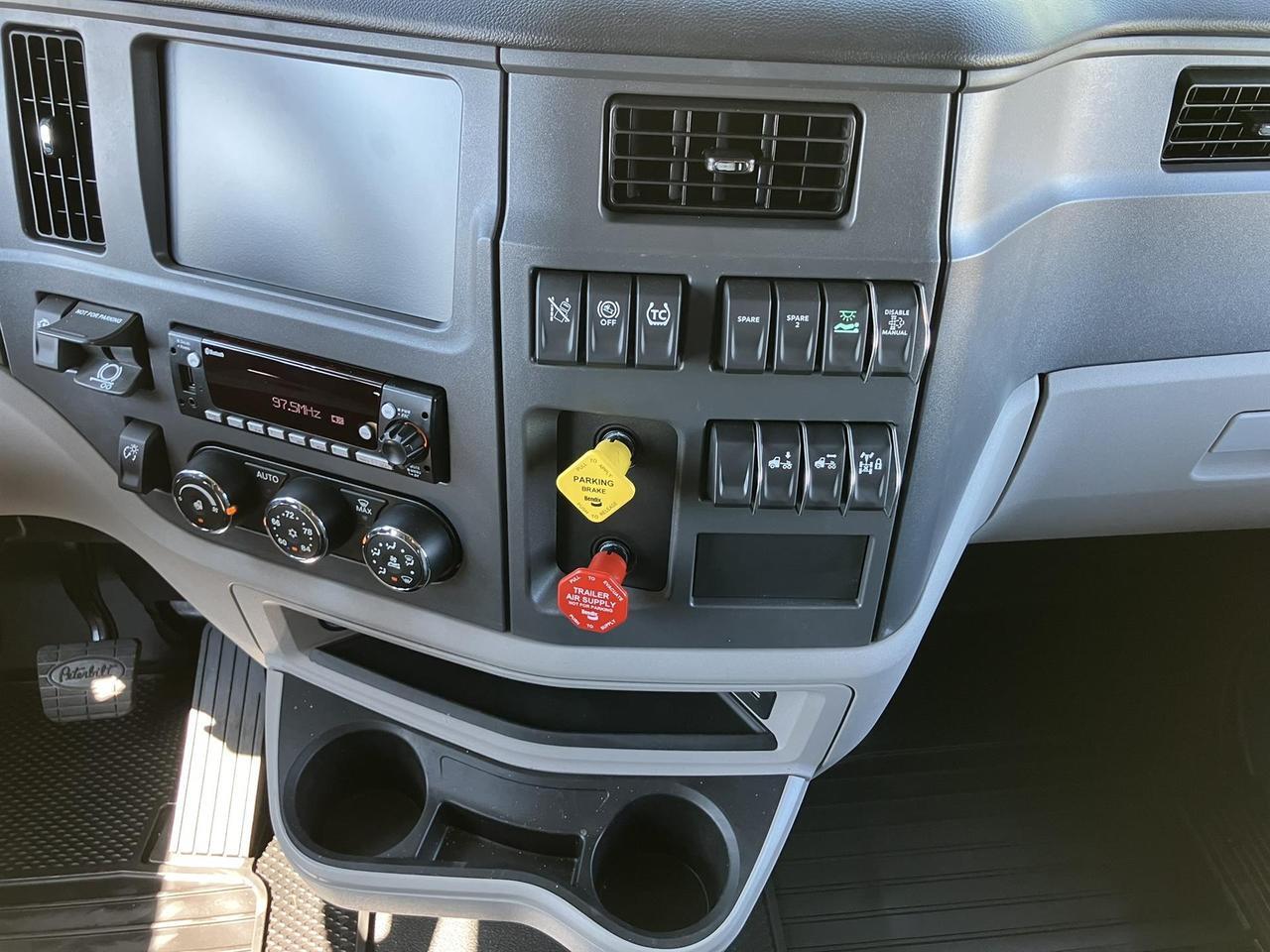 2027 Peterbilt 579 80" Double Bunk Ultraloft Rochester MN