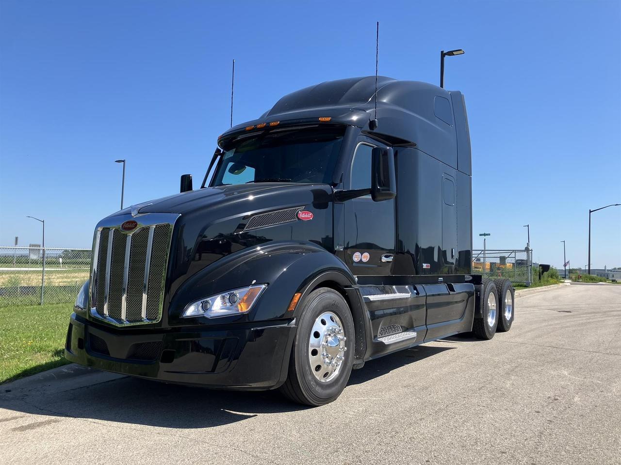 2027 Peterbilt 579 Sleeper