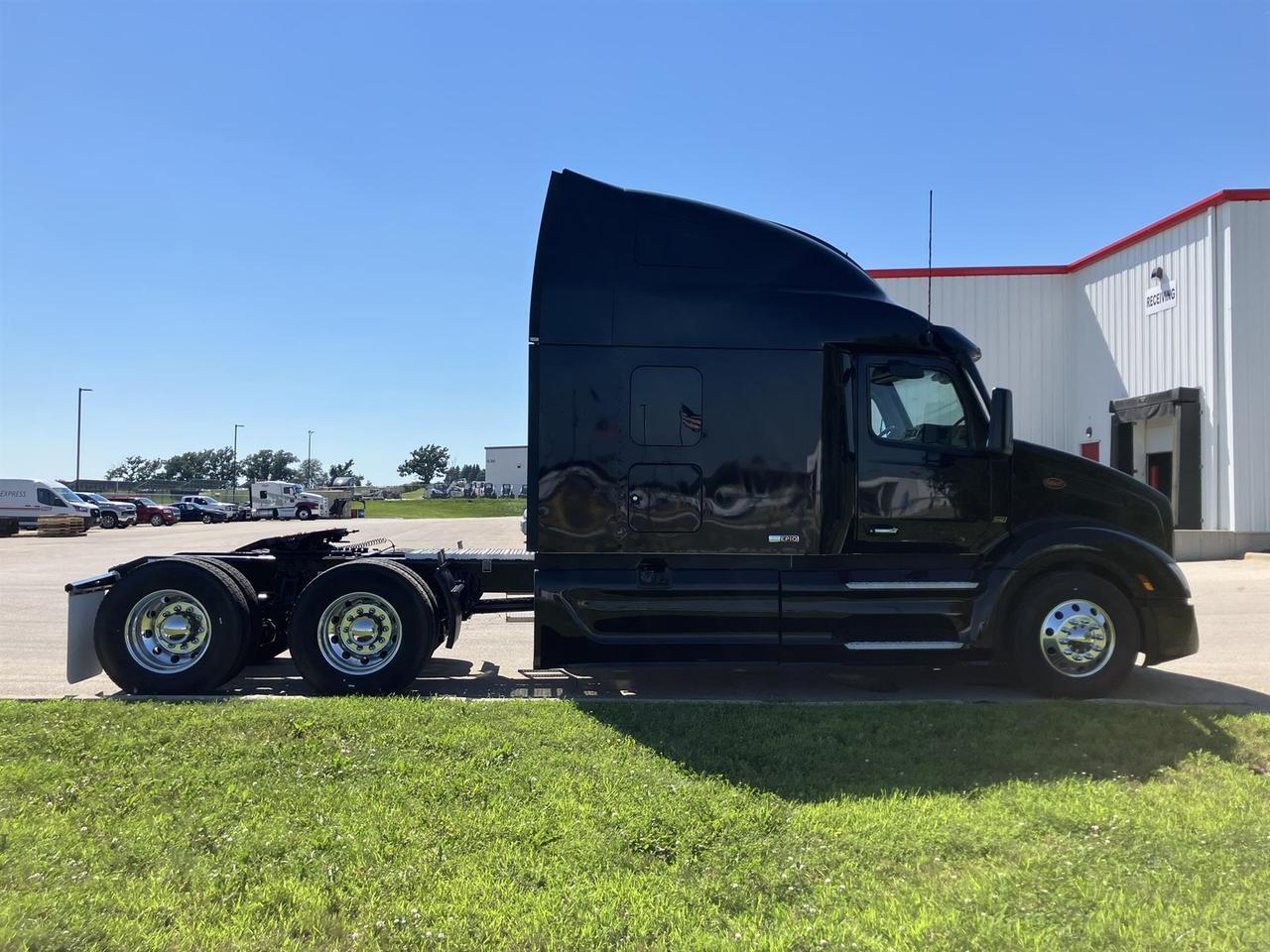 2027 Peterbilt 579 80" Double Bunk Ultraloft Rochester MN