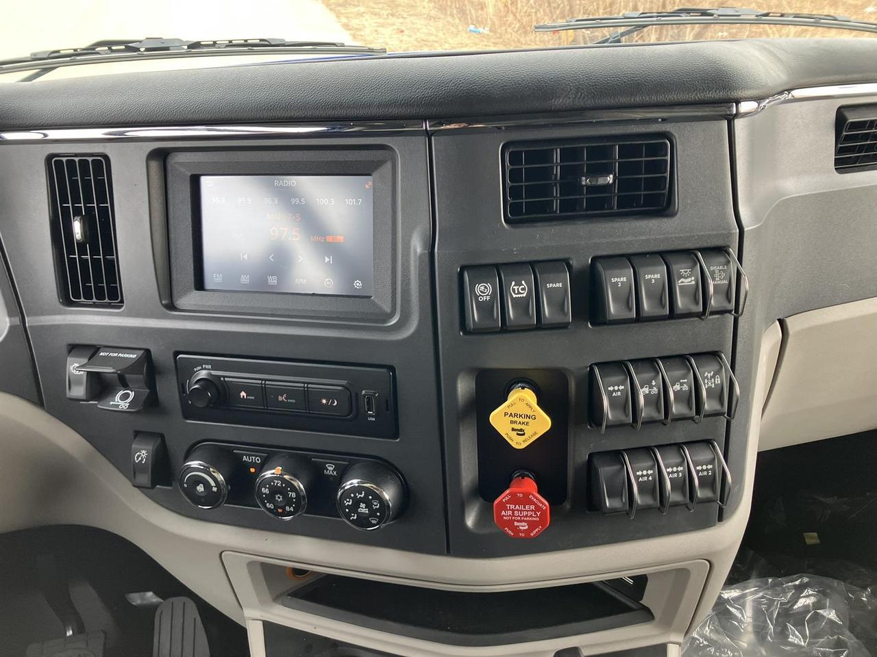 2027 Peterbilt 579 80" Double Bunk Ultraloft Rochester MN