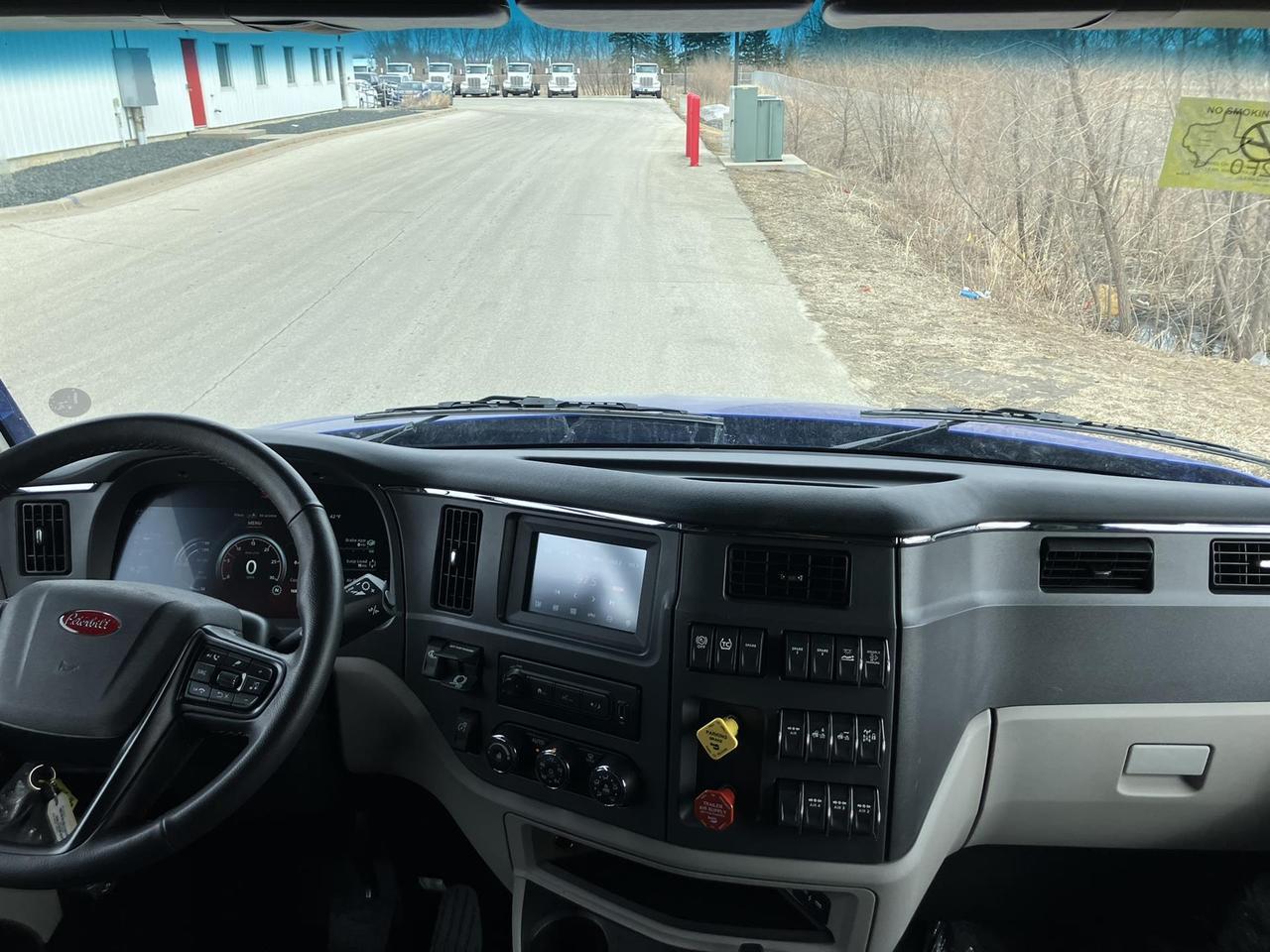 2027 Peterbilt 579 80" Double Bunk Ultraloft Rochester MN