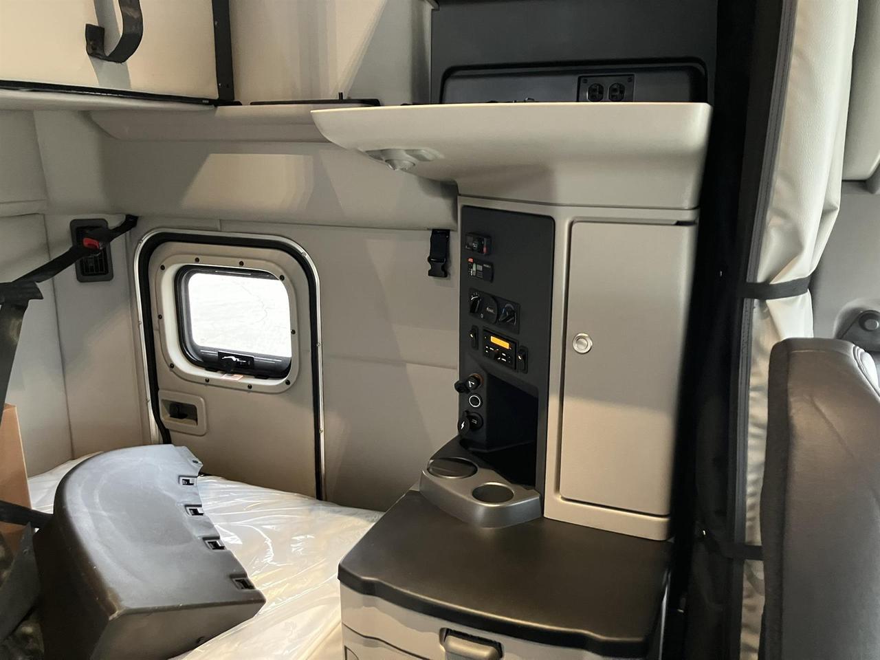 2027 Peterbilt 579 80" Double Bunk Ultraloft Rochester MN