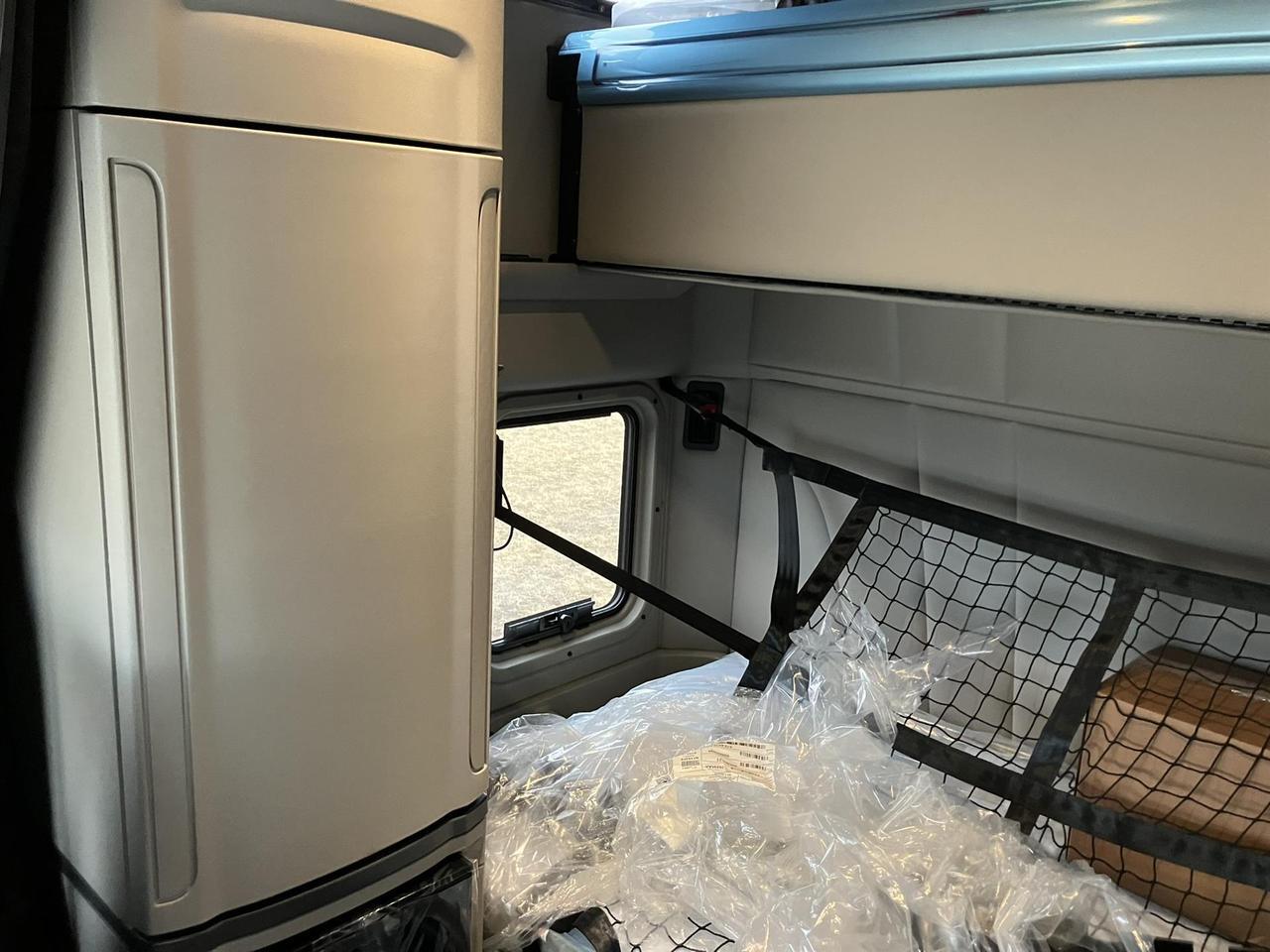 2027 Peterbilt 579 80" Double Bunk Ultraloft Rochester MN