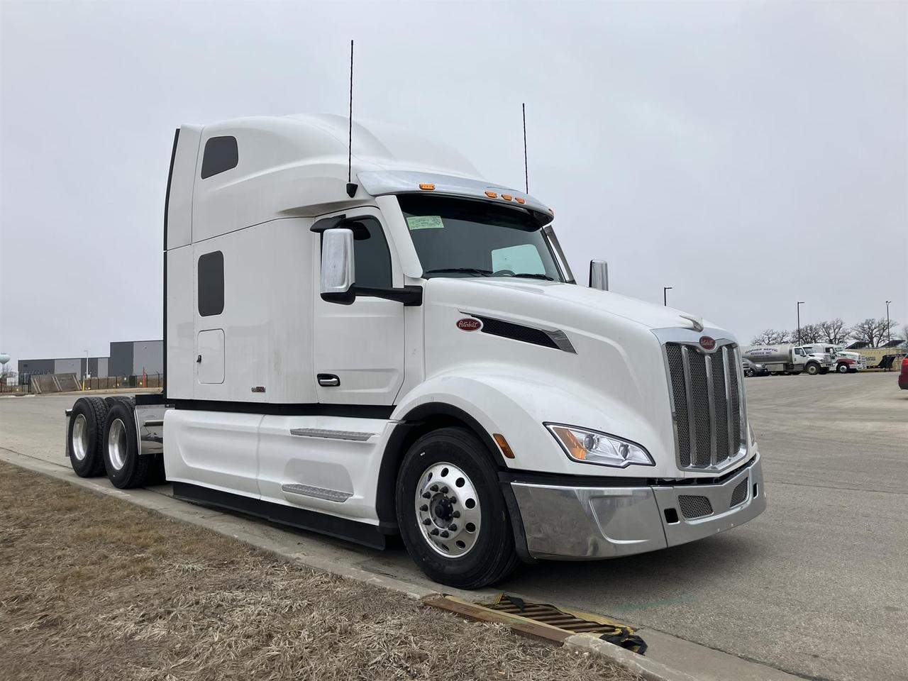 2027 Peterbilt 579