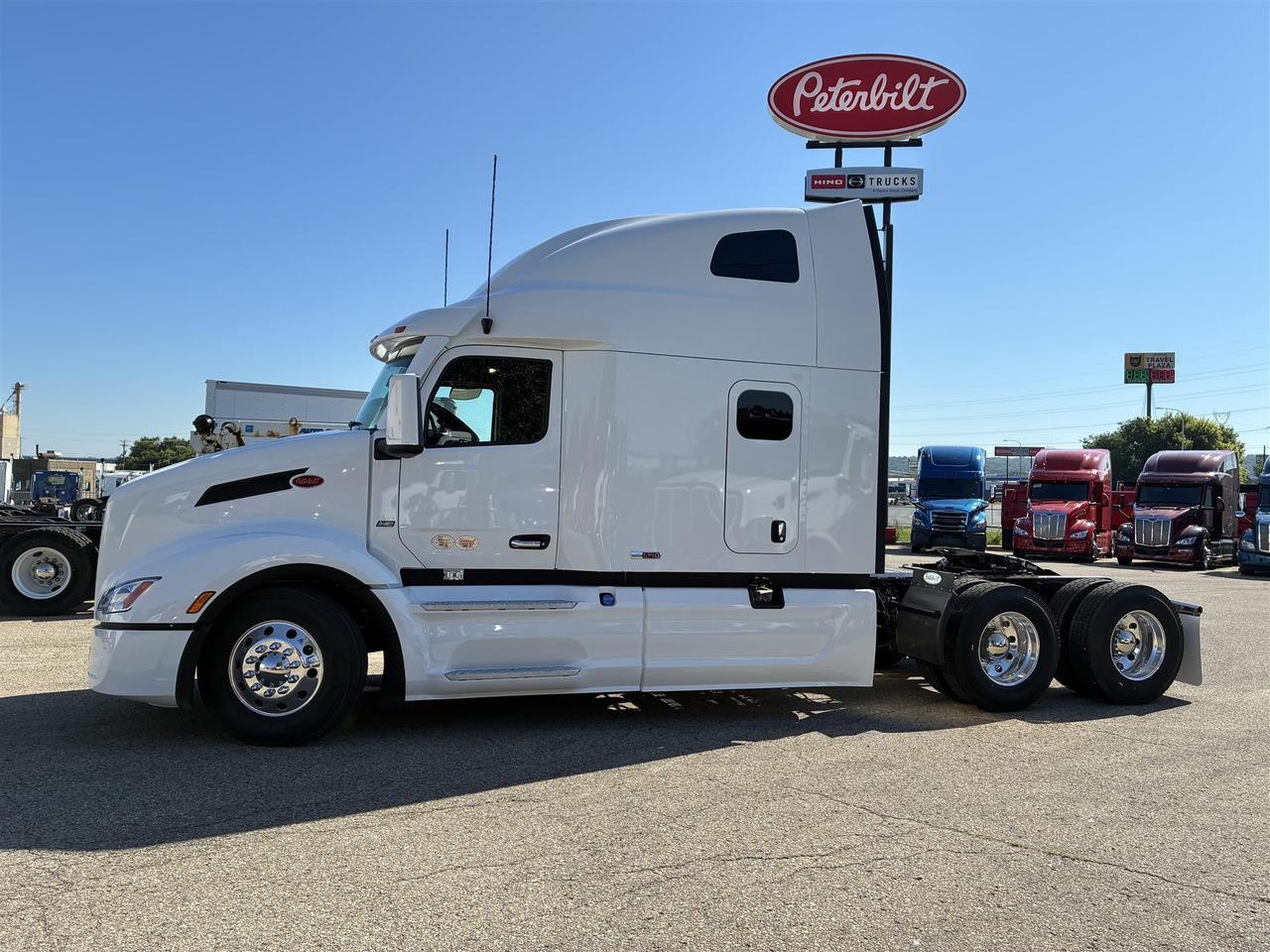 2027 Peterbilt 579 Sleeper