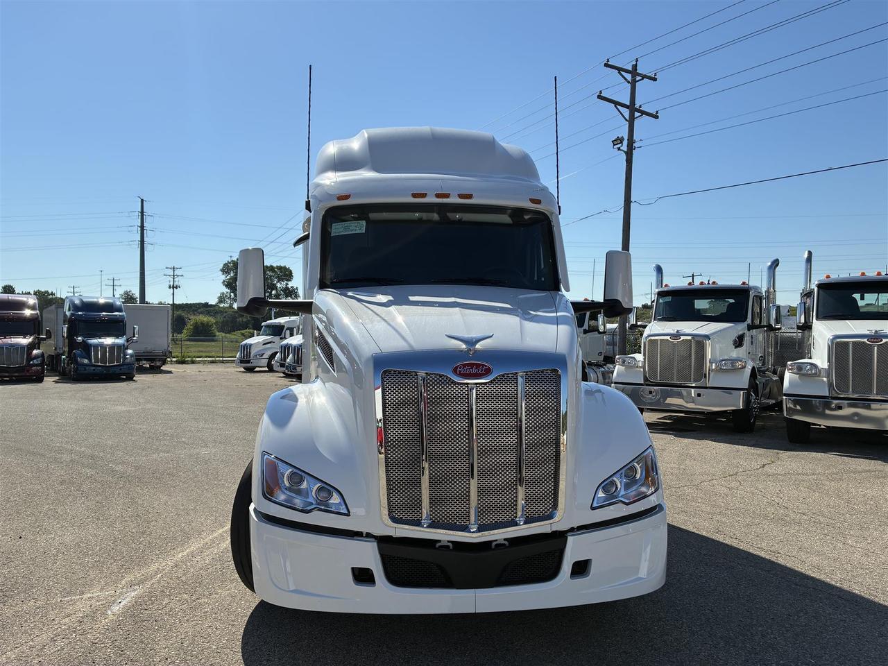 2027 Peterbilt 579 80" Double Bunk Ultraloft Rochester MN