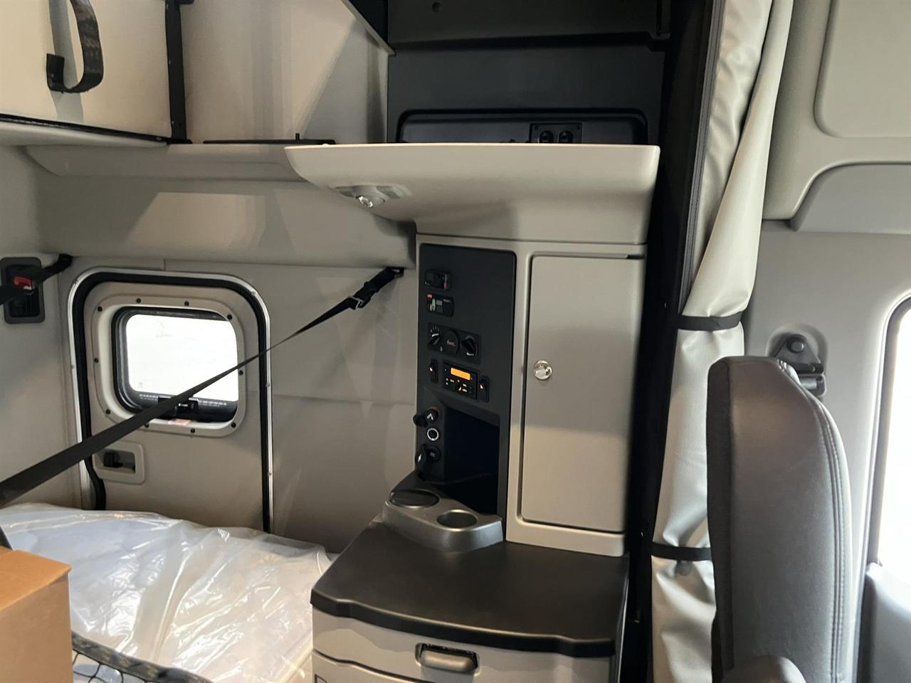 2027 Peterbilt 579 80" Double Bunk Ultraloft Rochester MN