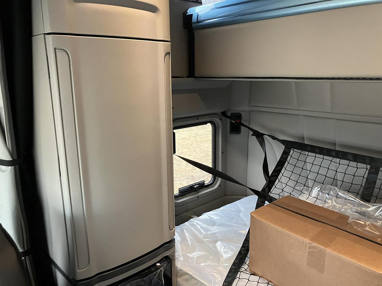 2027 Peterbilt 579 80" Double Bunk Ultraloft Rochester MN