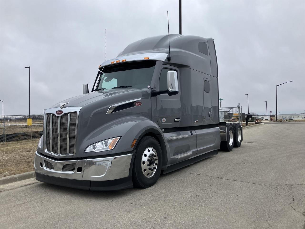 2027 Peterbilt 579