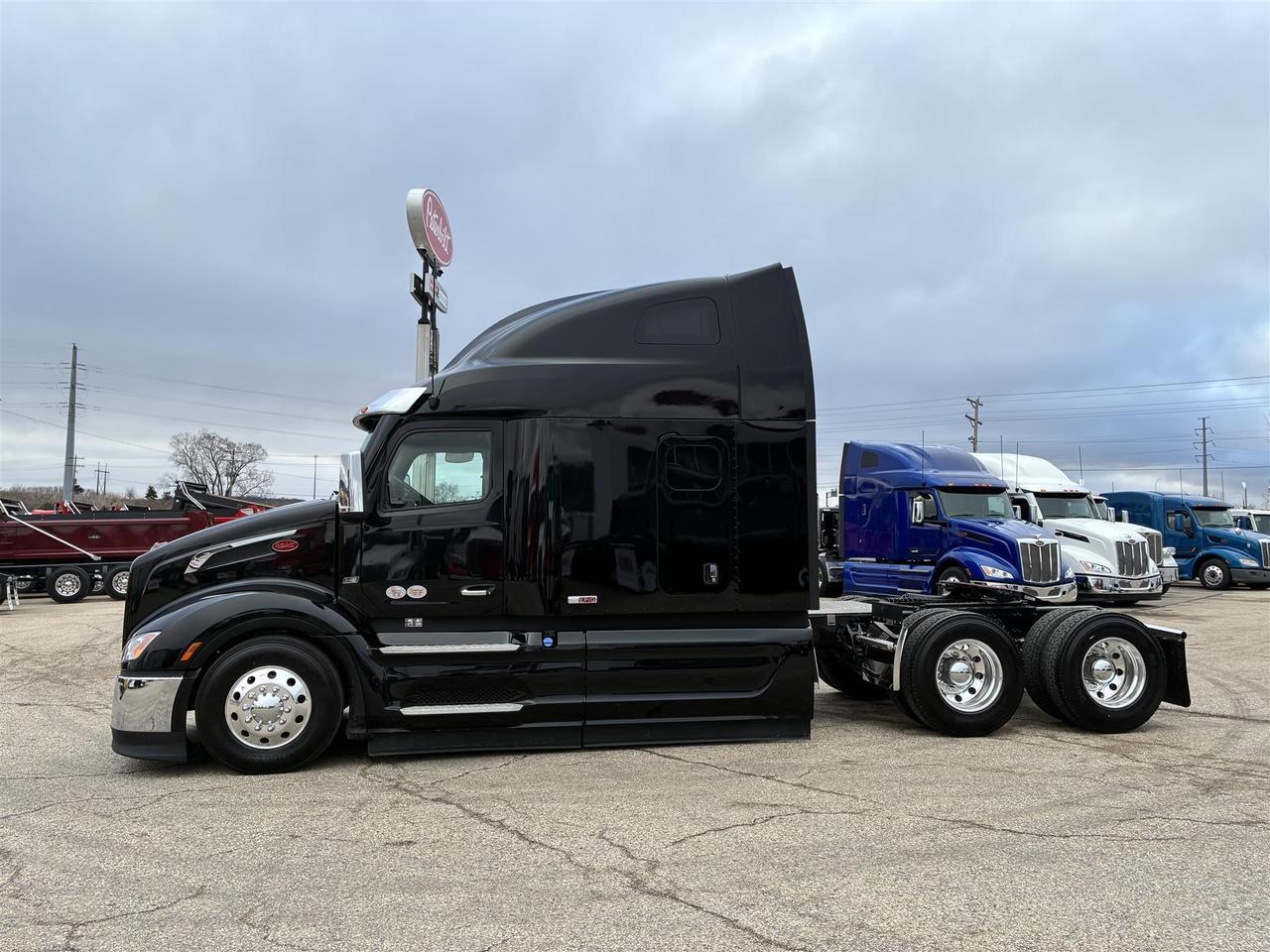 2027 Peterbilt 579 Sleeper