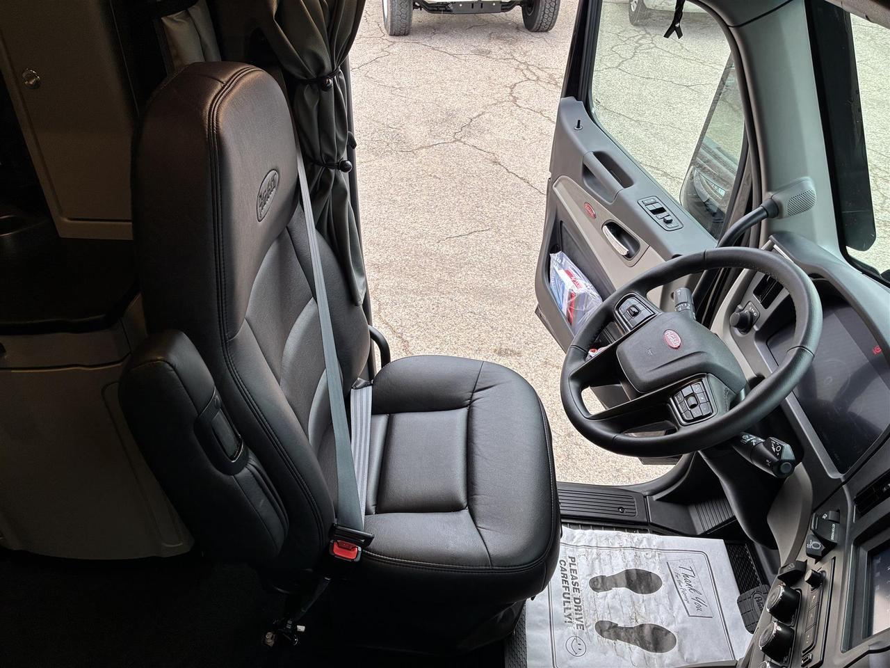 2027 Peterbilt 579 80" Double Bunk Ultraloft Fargo ND