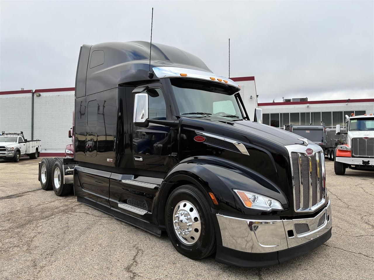 2027 Peterbilt 579 80" Double Bunk Ultraloft Fargo ND