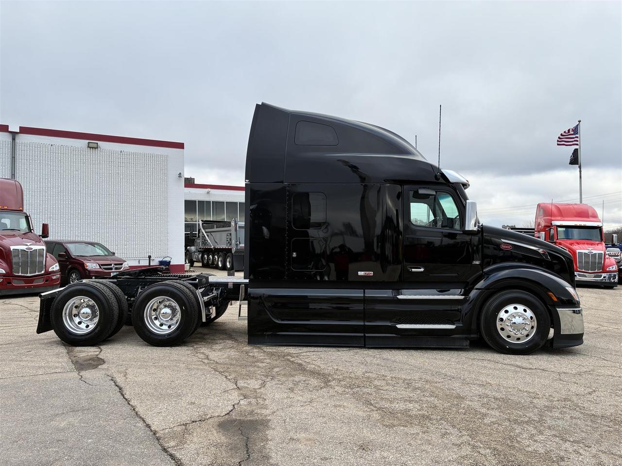 2027 Peterbilt 579 80" Double Bunk Ultraloft Fargo ND