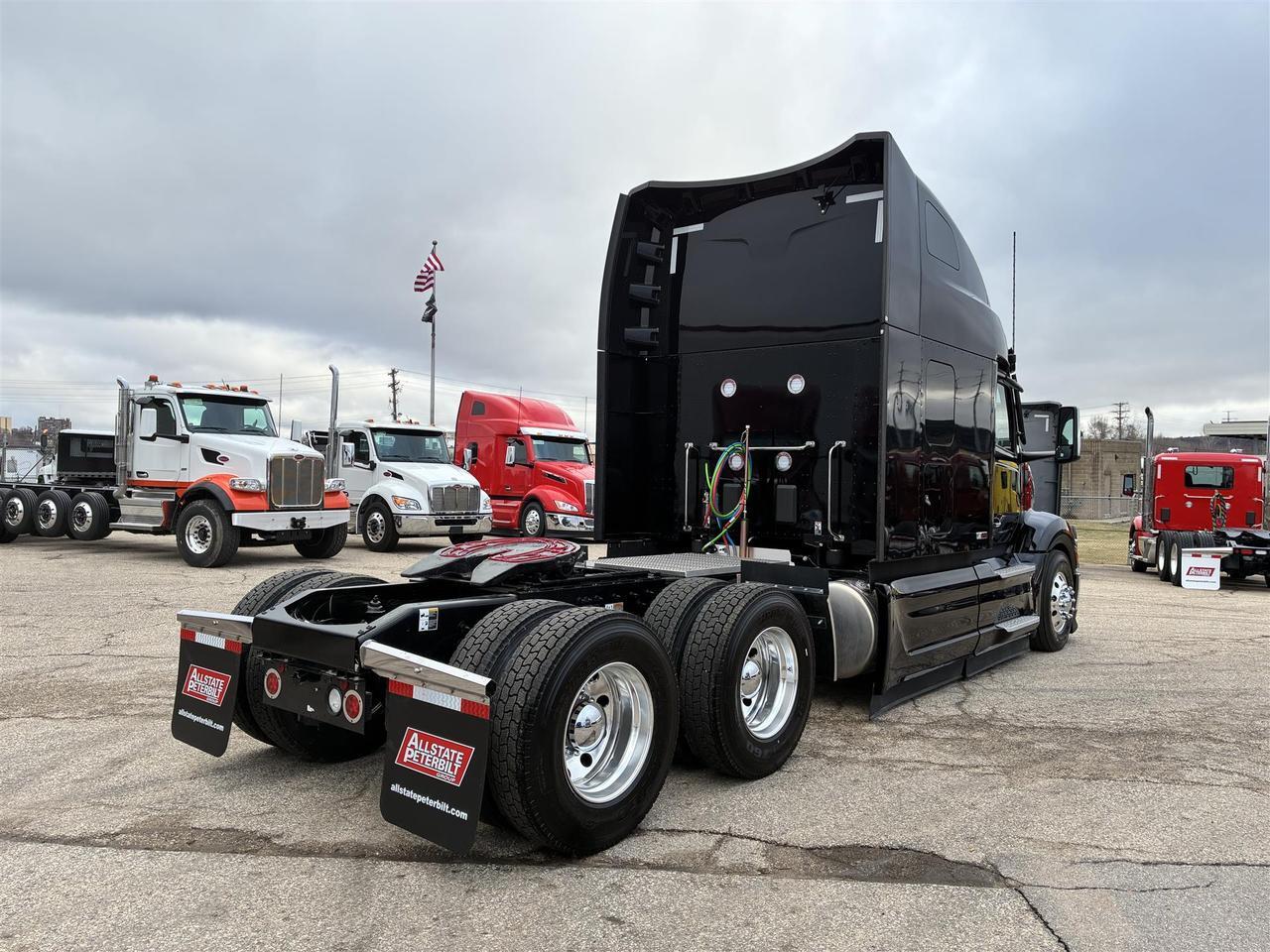 2027 Peterbilt 579 80" Double Bunk Ultraloft Fargo ND