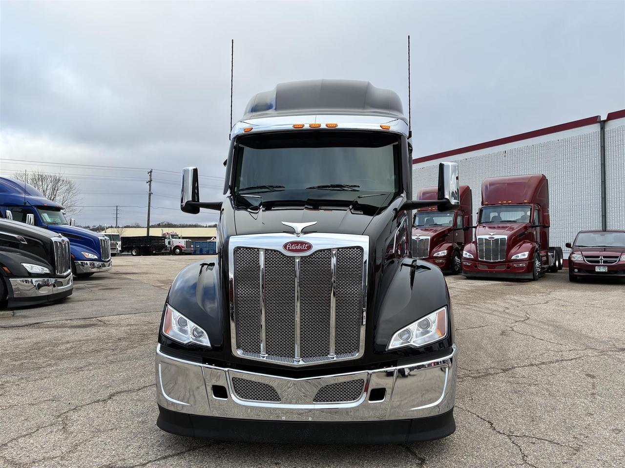 2027 Peterbilt 579 80" Double Bunk Ultraloft Fargo ND