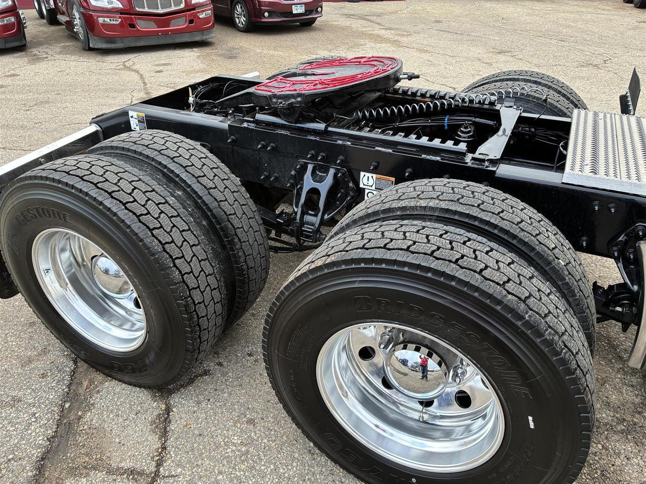 2027 Peterbilt 579 80" Double Bunk Ultraloft Fargo ND