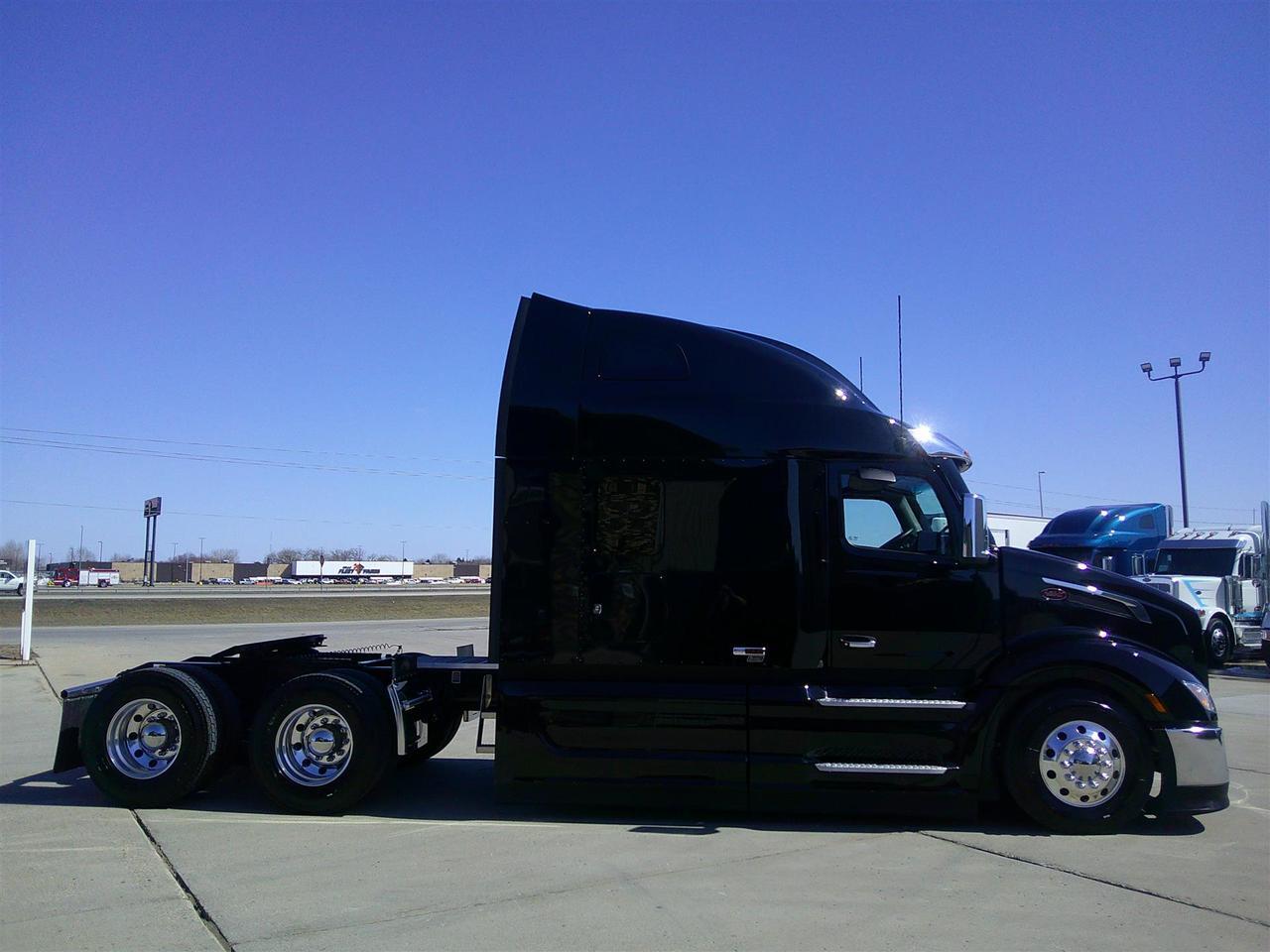 2027 Peterbilt 579 - image 4
