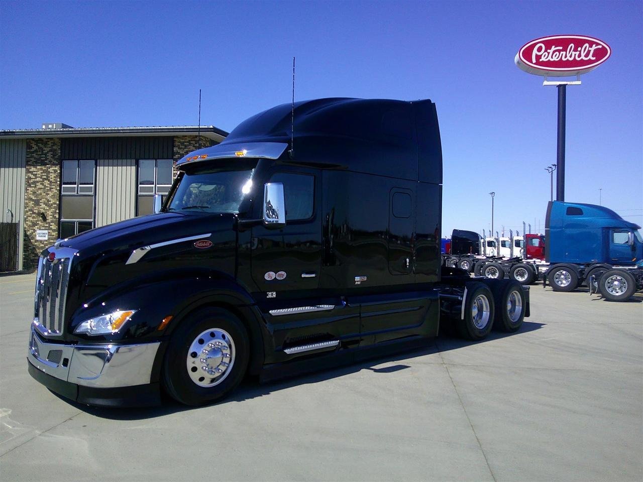 2027 Peterbilt 579 Sleeper