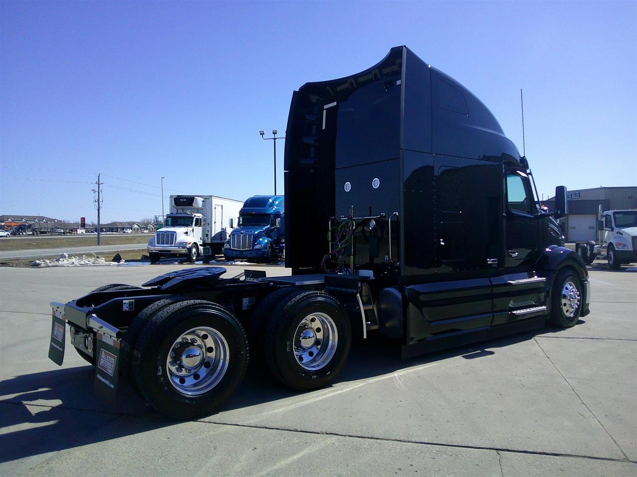 2027 Peterbilt 579 - image 7