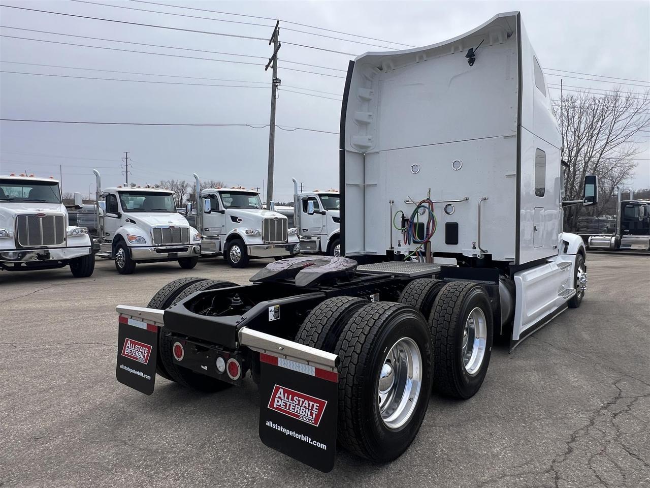 2027 Peterbilt 579 80" Double Bunk Ultraloft Fargo ND