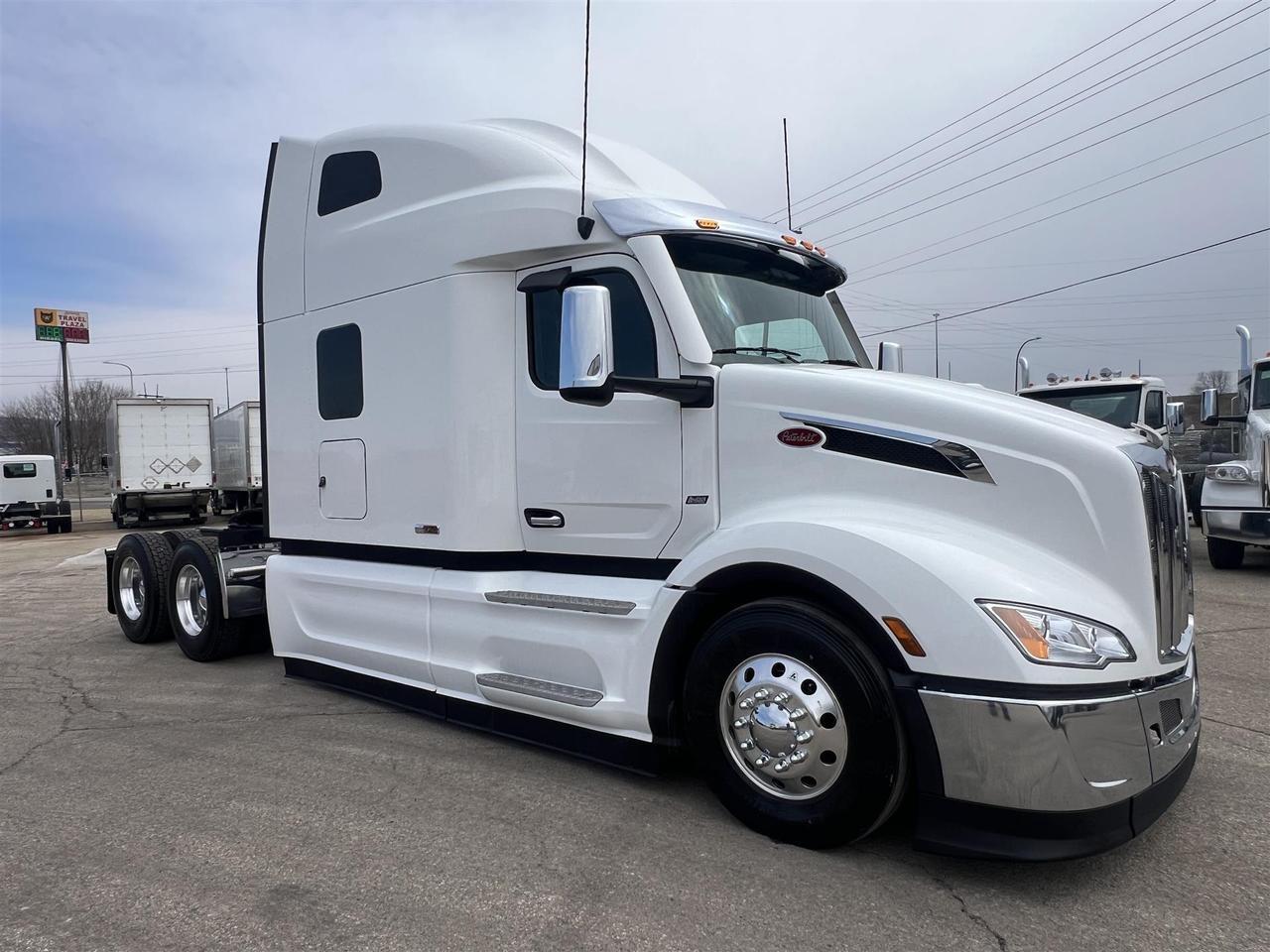 2027 Peterbilt 579 80" Double Bunk Ultraloft Fargo ND