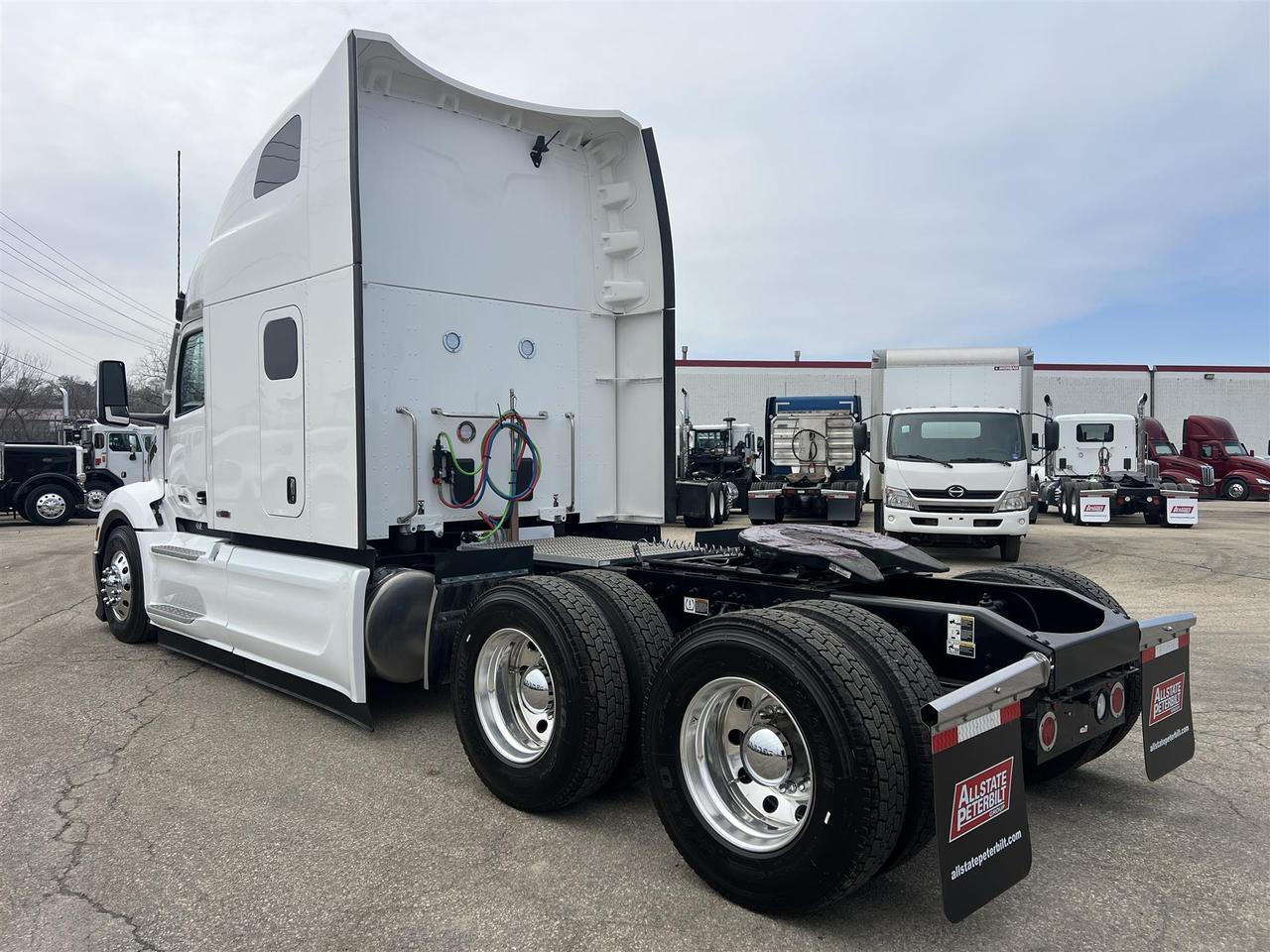 2027 Peterbilt 579 80" Double Bunk Ultraloft Fargo ND