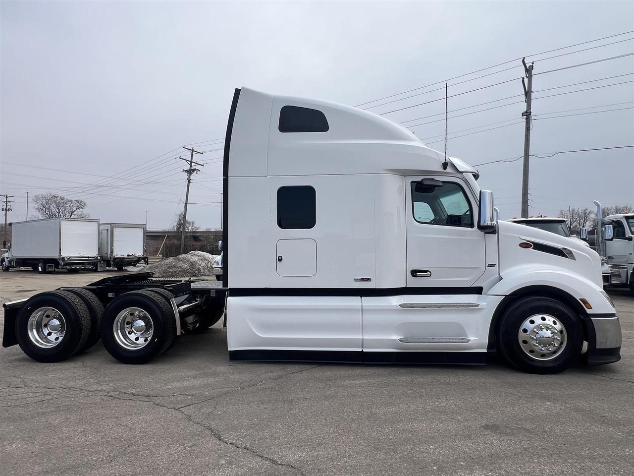 2027 Peterbilt 579 80" Double Bunk Ultraloft Fargo ND